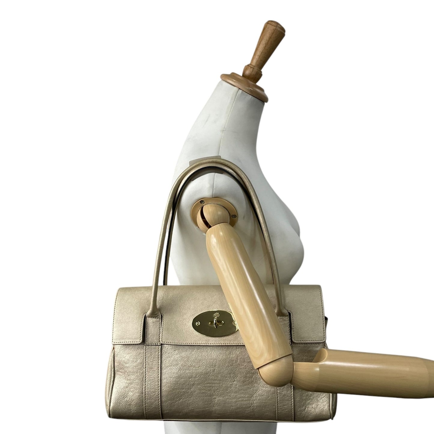 美品 マルベリー mulberry ベイズウォーター ハンドバッグ レザー 本革 ゴールドカラー ベージュ ゴールド金具 レディース フラップ ターンロック クラシック 通勤 通学 K12