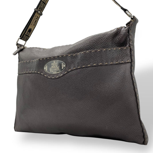 美品 FENDI フェンディ セレリア ショルダーバッグ ステッチ レザー 茶 ブラウン シルバー金具 斜め掛け可 ロゴストラップ ヴィンテージ レディース K3