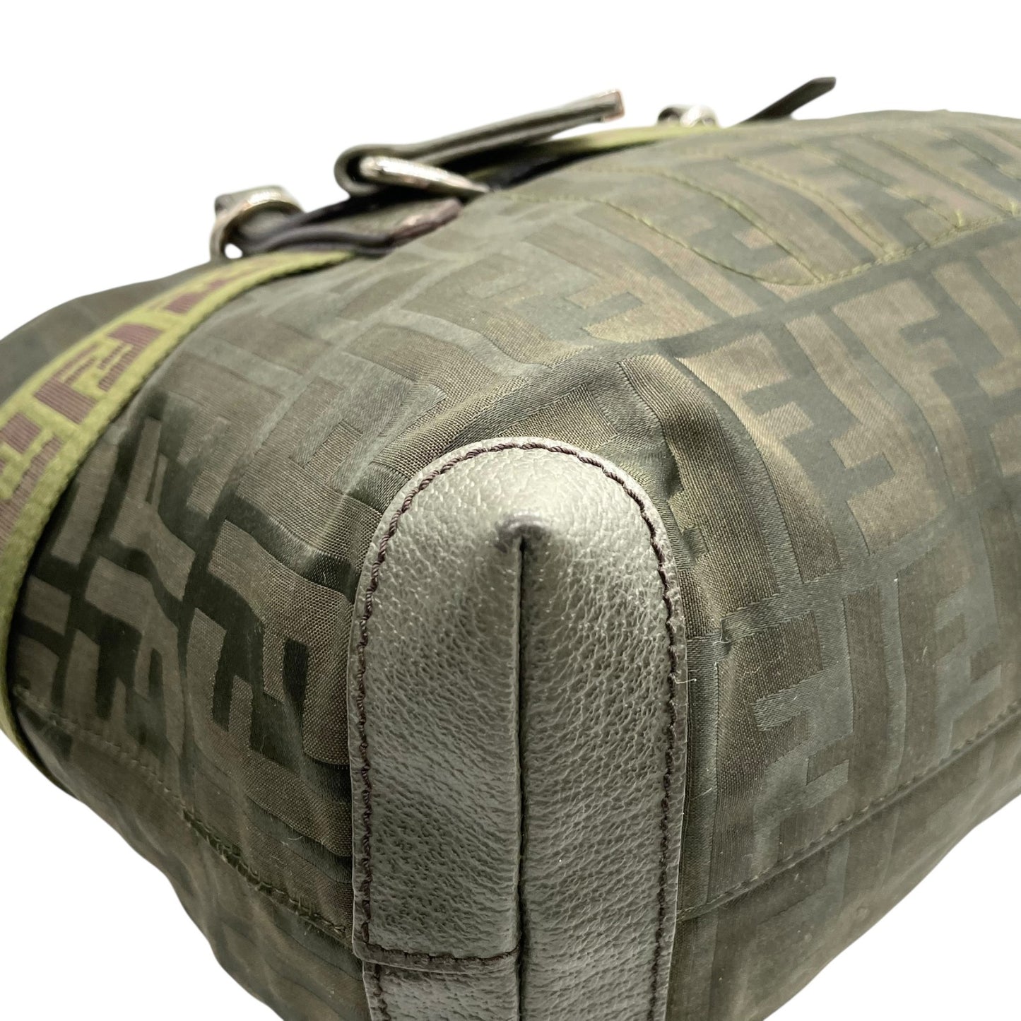 美品 FENDI フェンディ ズッカ柄 ナイロントート バッグ カーキ グリーン FF柄 ベルトデザイン シルバー金具 8BH143 ハンドバッグ レディース B1