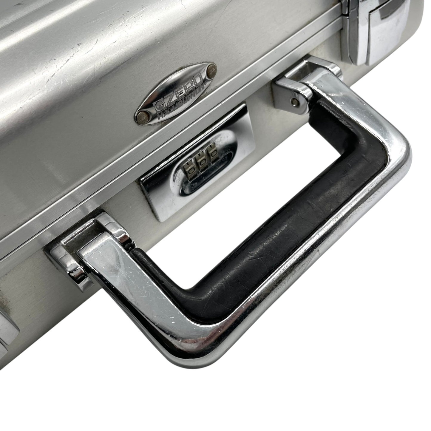 ZERO HALLIBURTON ゼロハリバートン アルミ アタッシュケース シルバー ビジネス ケース ハードケース 金属製 企業用 モダンデザイン 29×42×10cm C