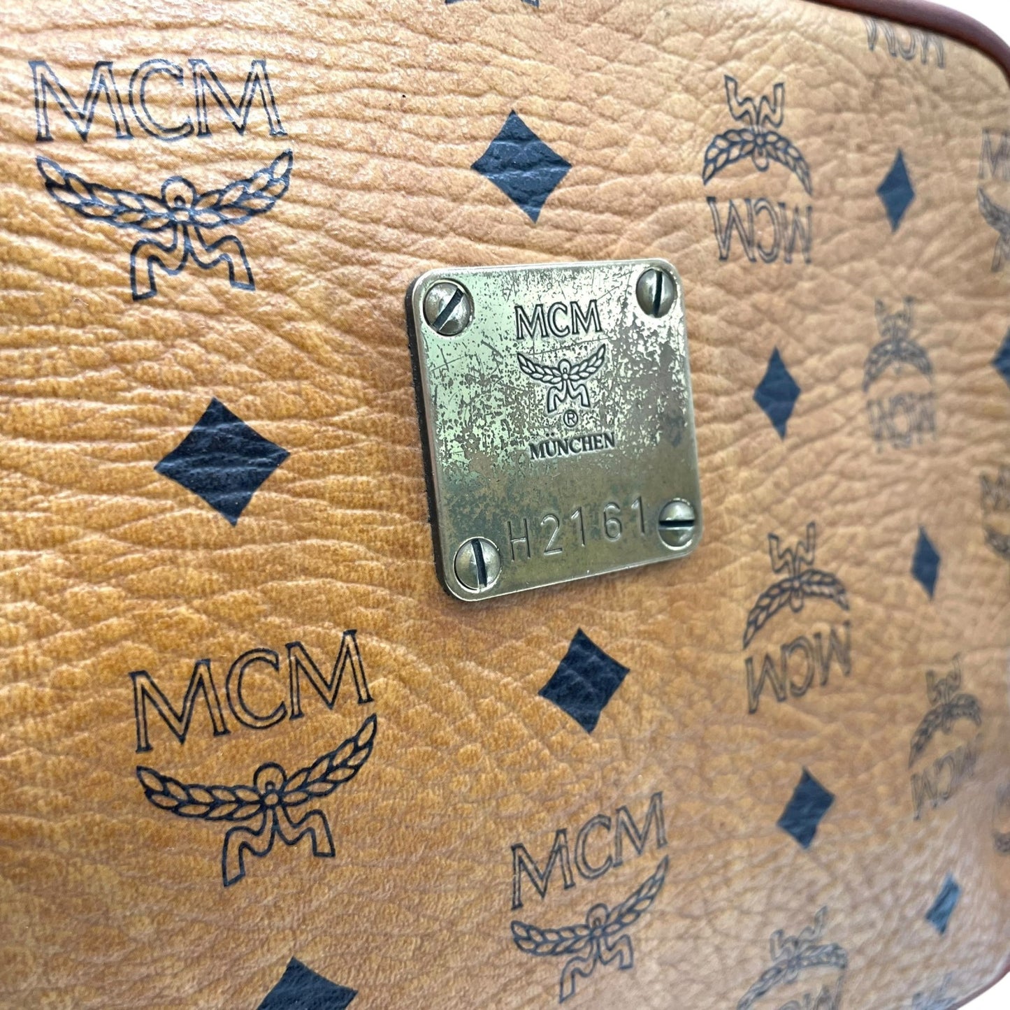 MCM ヴィンテージ ヴィセトス カメラバッグ ショルダーバッグ ブラウン モノグラム レザー切替 ゴールド金具 レディース s88