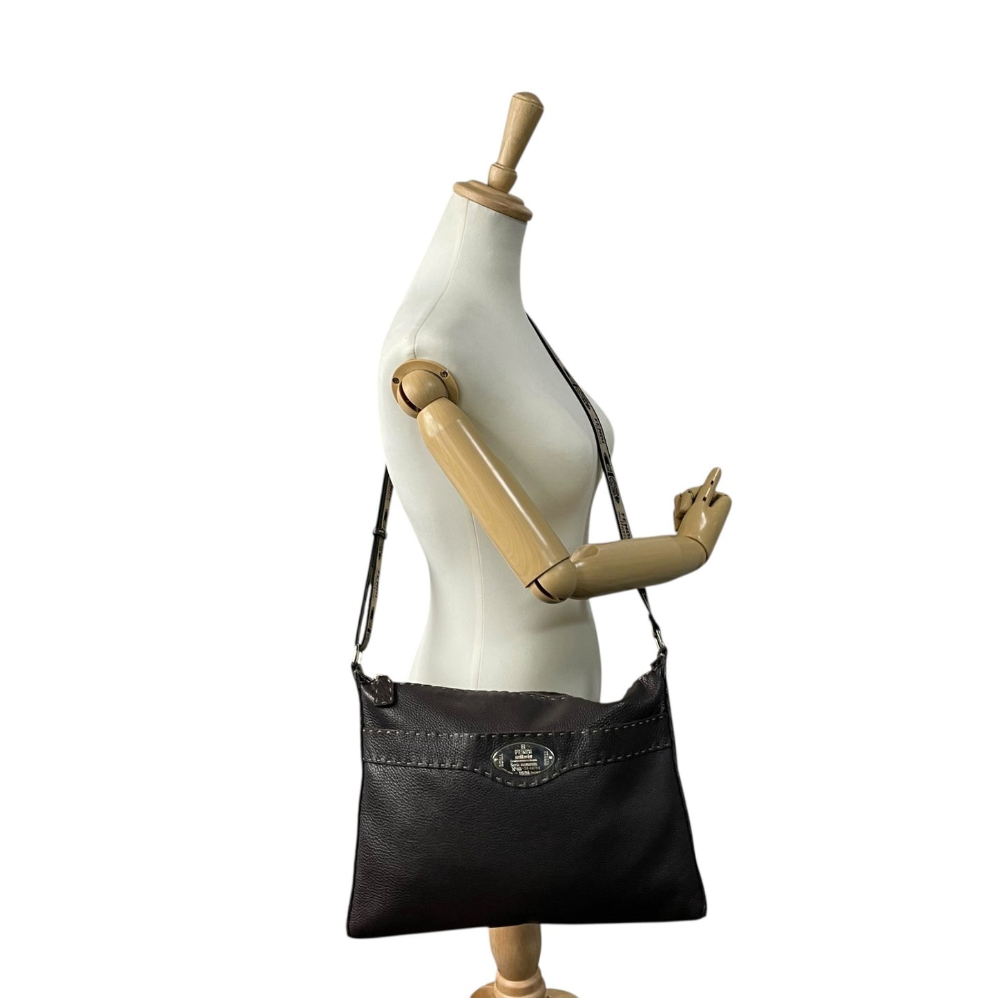 美品 FENDI フェンディ セレリア ショルダーバッグ ステッチ レザー 茶 ブラウン シルバー金具 斜め掛け可 ロゴストラップ ヴィンテージ レディース K3