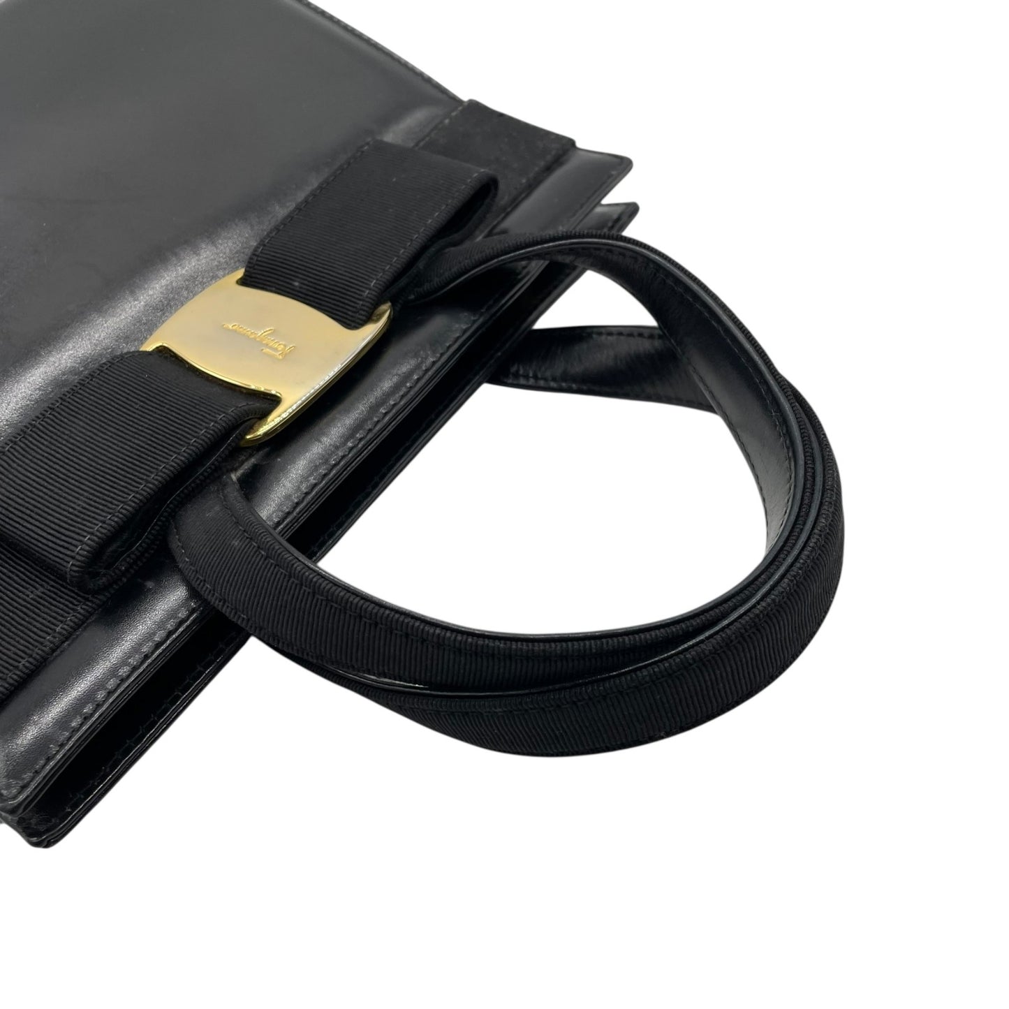 美品 サルヴァトーレ フェラガモ ハンドバッグ フォーマルバッグ ヴァラリボン 黒 ゴールド金具 自立 ブラック レザー 本革 ヴィンテージ B