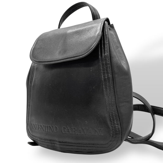 VALENTINO GARAVANI ヴァレンティノ ガラヴァーニ リュックサック バックパック フラップ付き 本革 レザー ブラック ロゴ メンズ レディース K5
