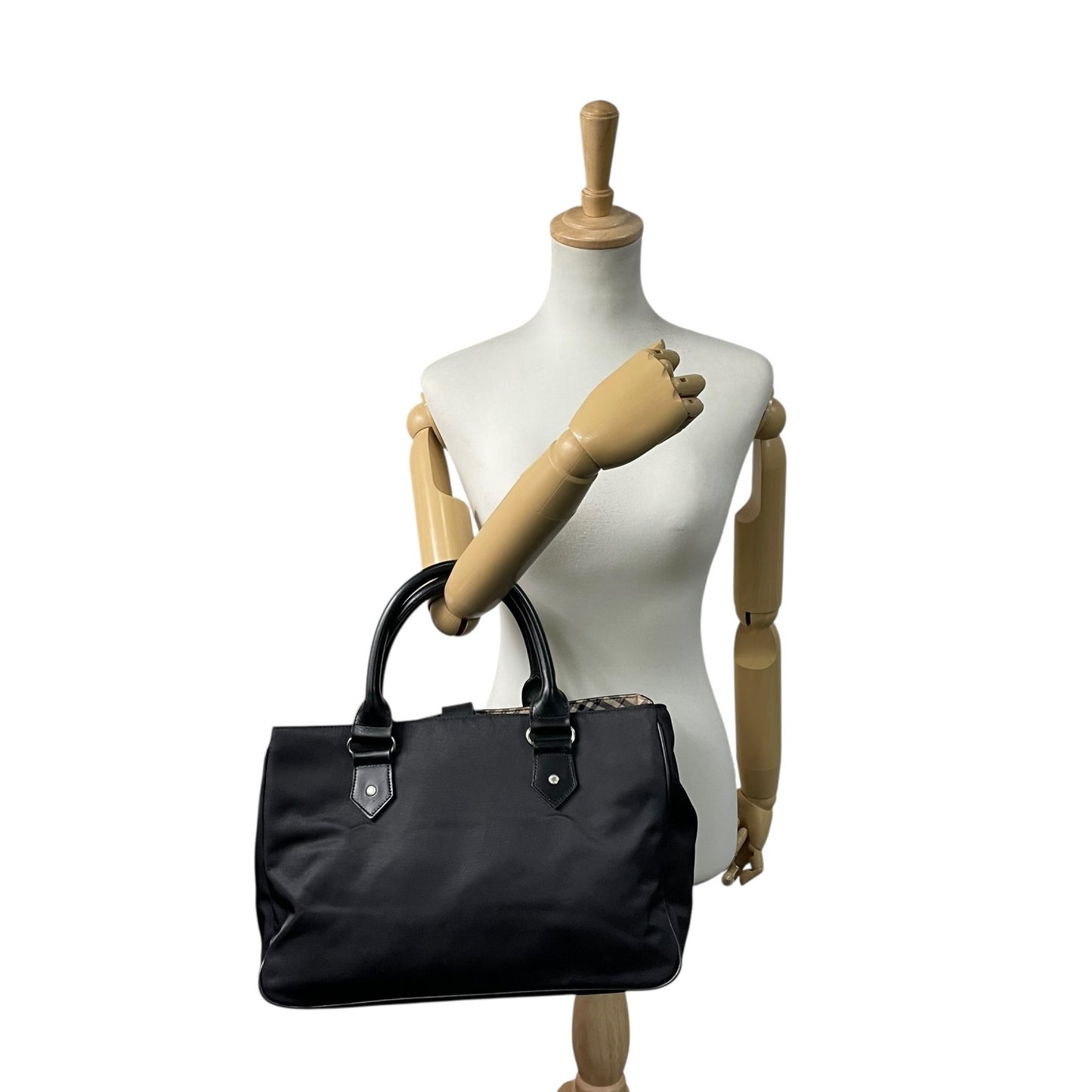 BURBERRY BLUE LABEL バーバリーブルーレーベル トートバッグ ブラック ナイロン 内装ノバチェック A4収納可 ハンドバッグ ロゴ シンプル 通勤通学にも最適 B5