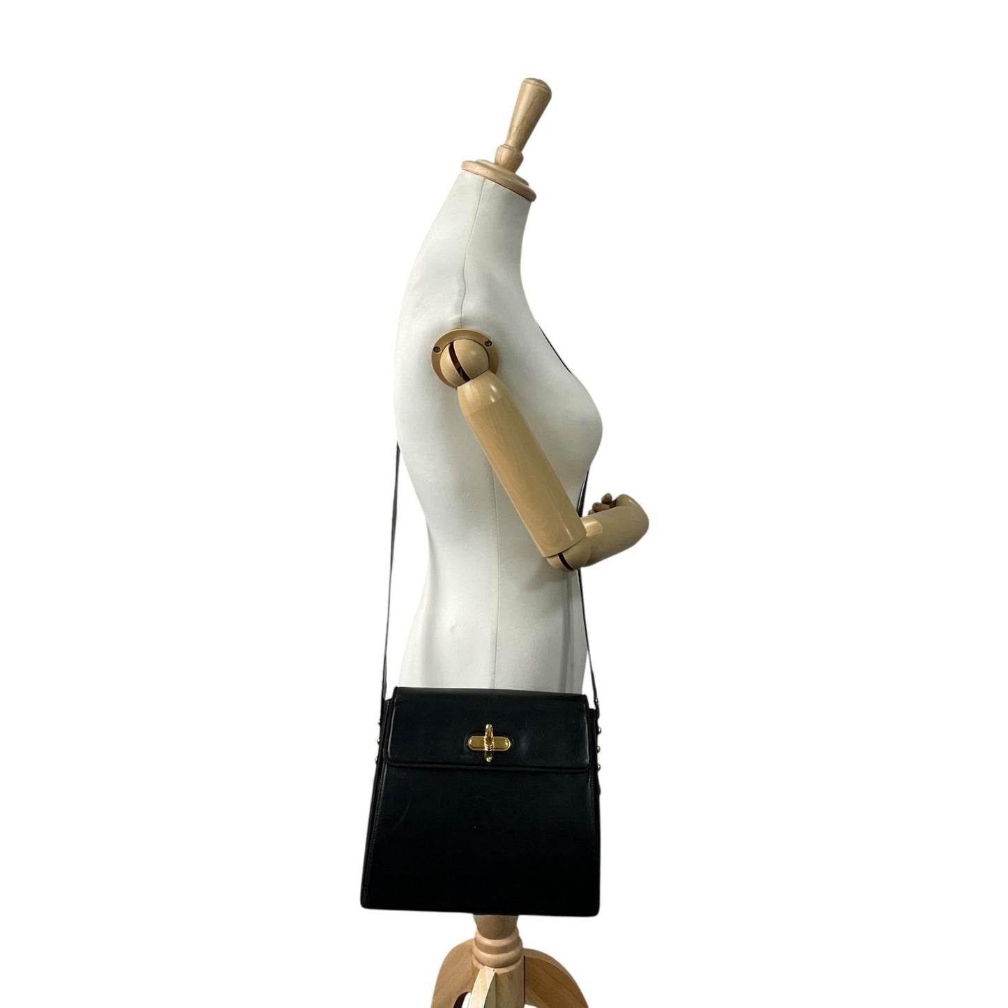 Salvatore Ferragamo フェラガモ ショルダーバッグ ブラック レザー ゴールド金具 斜め掛け可 ヴィンテージ レディース B