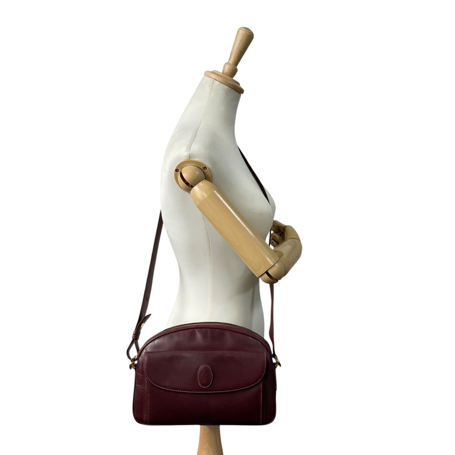 美品 Cartier カルティエ マストライン ショルダーバッグ 赤 ボルドー ワインレッド レザー ゴールド金具 ロゴ 2Cモチーフ カメラバッグ 斜め掛け可 レディース Z1