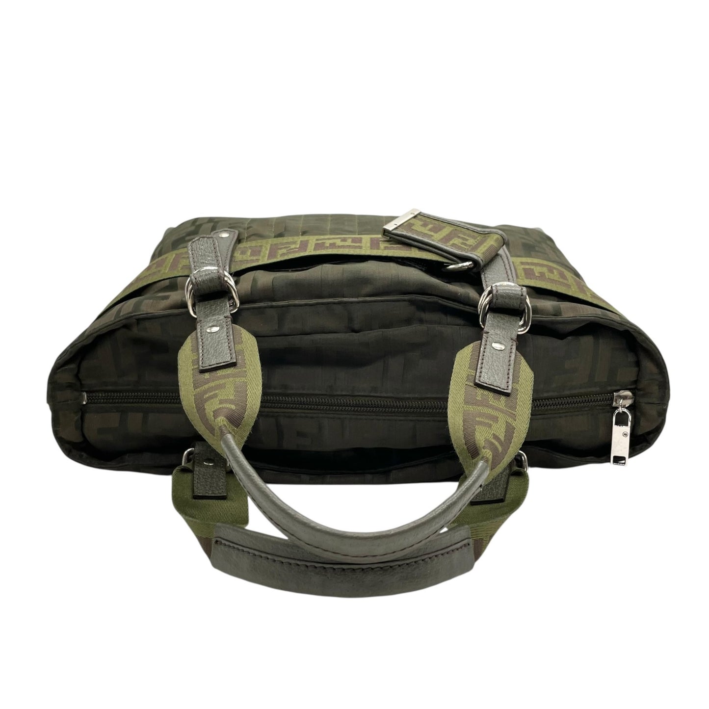 美品 FENDI フェンディ ズッカ柄 ナイロントート バッグ カーキ グリーン FF柄 ベルトデザイン シルバー金具 8BH143 ハンドバッグ レディース B1