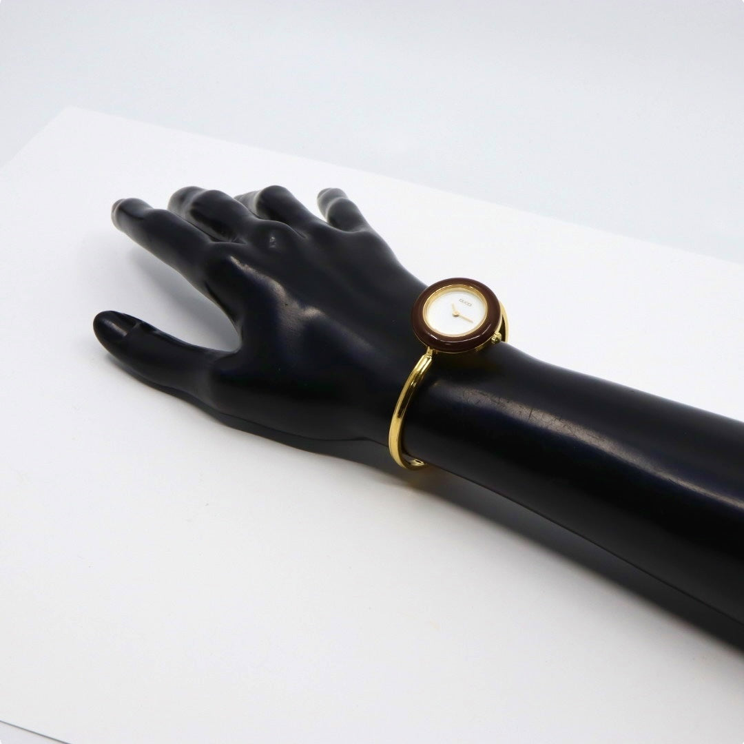 【美品/電池交換済】グッチ GUCCI チェンジベゼル 11/12.2 腕時計 レディースウォッチ クオーツ バングルウォッチ ゴールド ホワイト文字盤 ヴィンテージ アンティーク クラシック エレガント 人気モデル ブラウンベゼル クリーニング済み G3