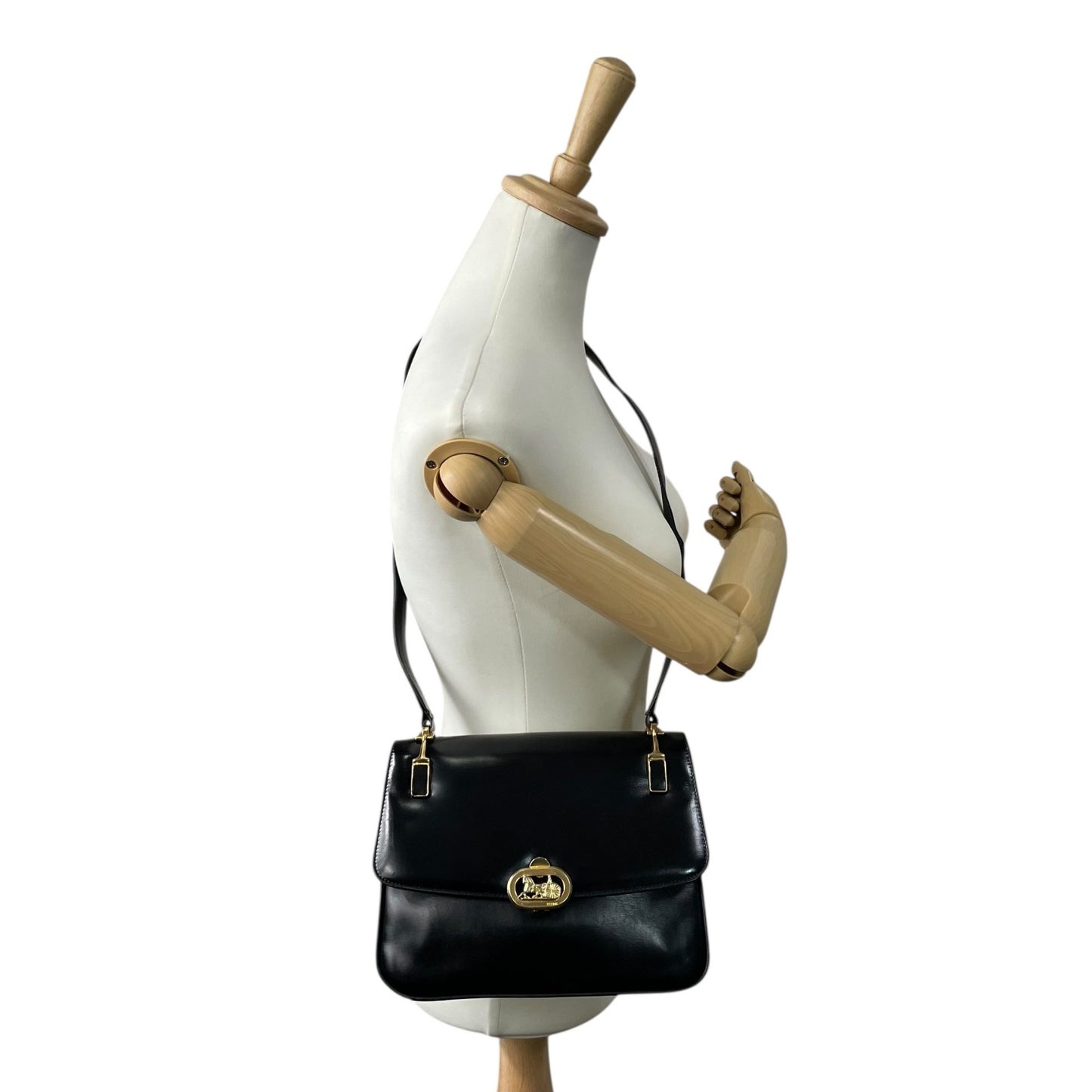 美品 CELINE セリーヌ ショルダーバッグ 黒 ブラック レザー 馬車金具 ゴールド金具 ホースキャリッジ サルキー ヴィンテージ レディース オールドセリーヌ 斜め掛け可 フラップ開閉 C1