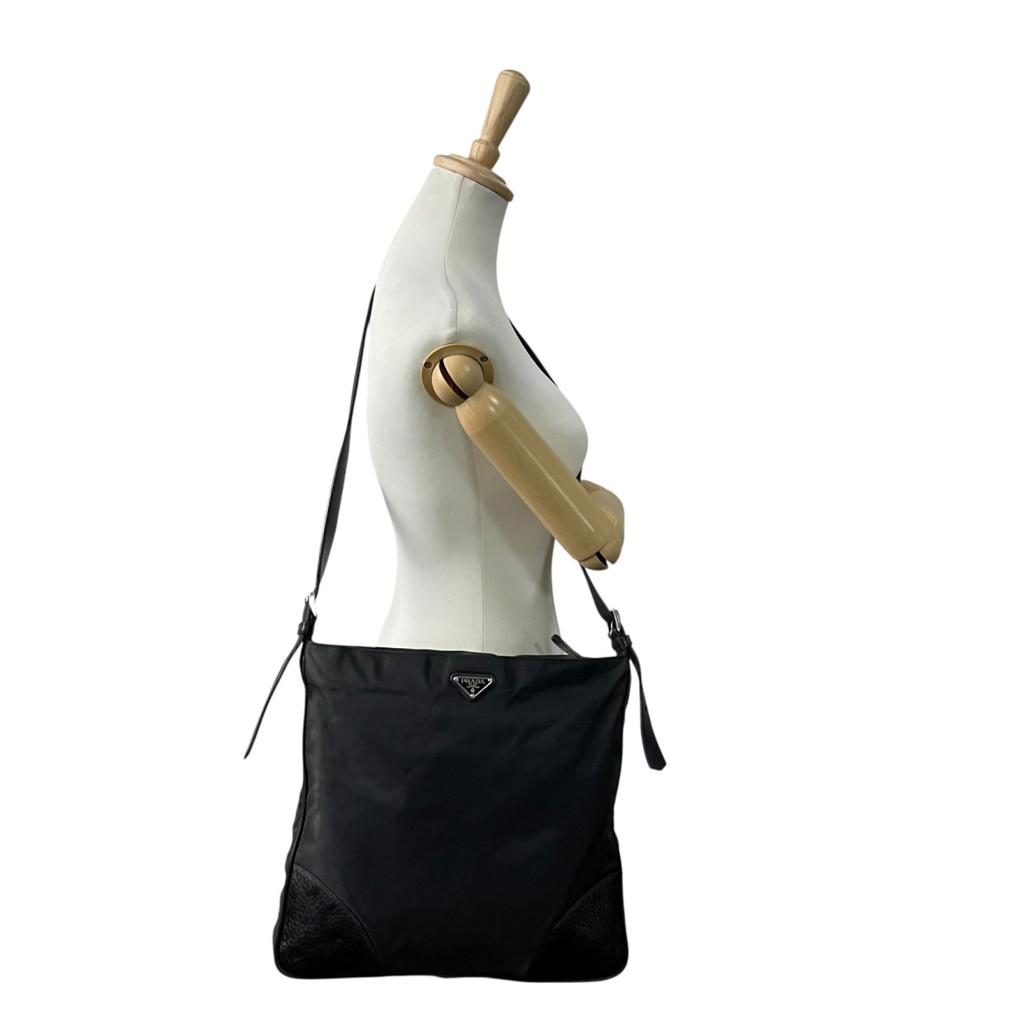 PRADA プラダ ショルダーバッグ ナイロン レザー 黒 ブラック NERO 三角プレートロゴ トライアングルロゴ シルバー金具 斜め掛け可 メンズ レディース K13