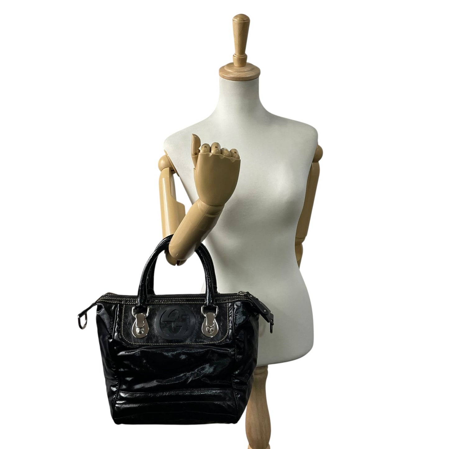 美品 グッチ GUCCI ハンドバッグ ショルダーバッグ ブラック 黒 2way パテントレザー インターロッキングG GGロゴ 手提げ 斜め掛け可 シルバー金具 レディース B2