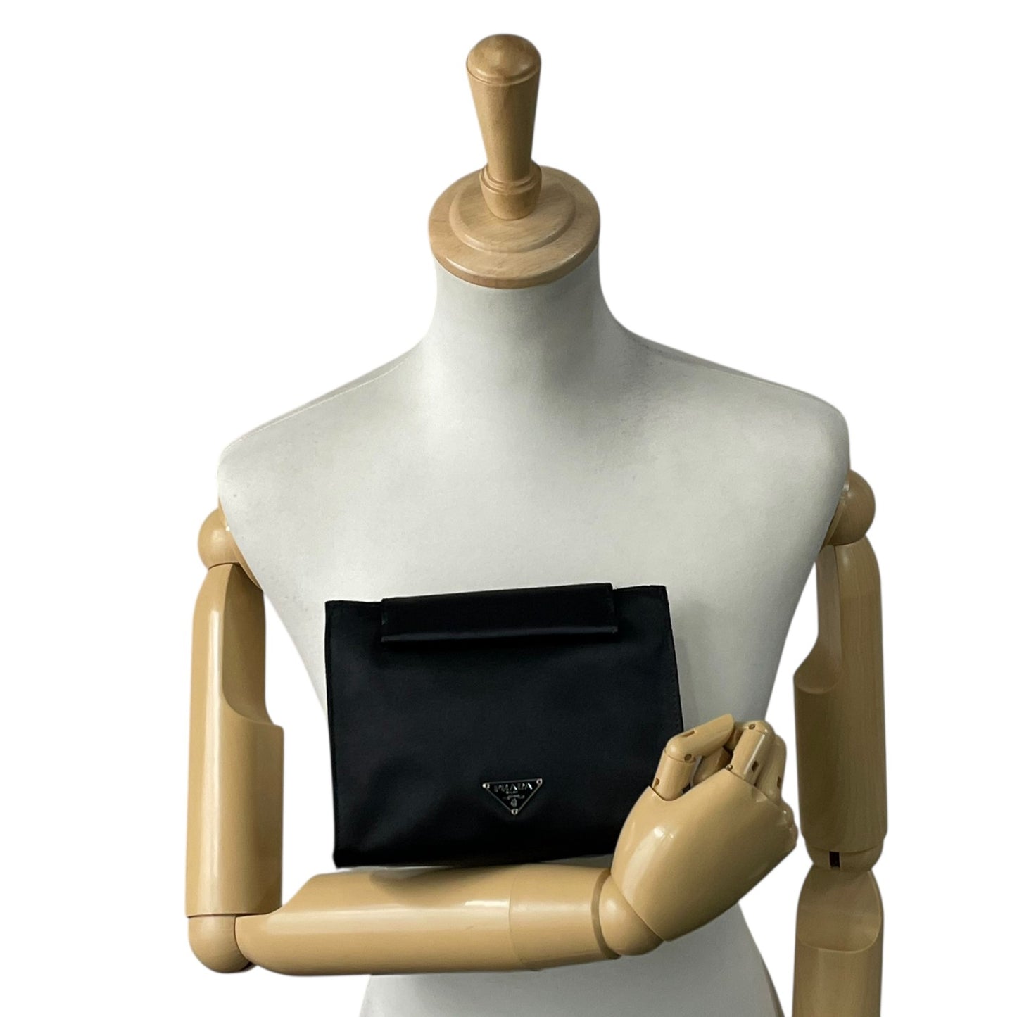 【未使用級】PRADA プラダ ポーチ アクセサリーポーチ ミニクラッチ ナイロン ブラック 三角ロゴ トライアングルロゴ ギャランティカード付き レディース C3