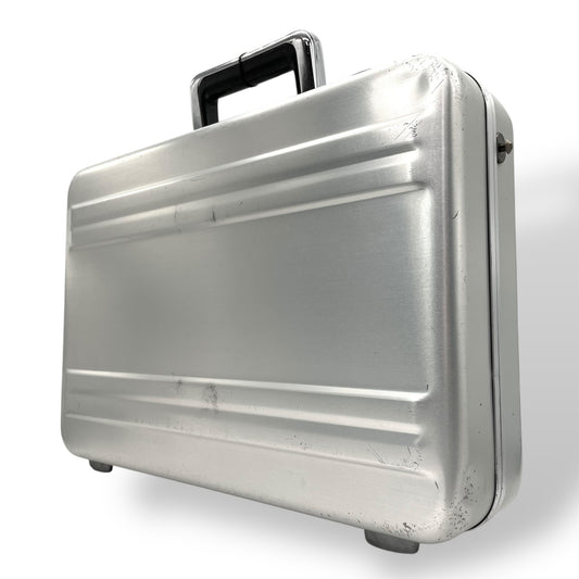 ZERO HALLIBURTON ゼロハリバートン アルミ アタッシュケース シルバー ビジネス ケース ハードケース 金属製 企業用 モダンデザイン 29×42×10cm C