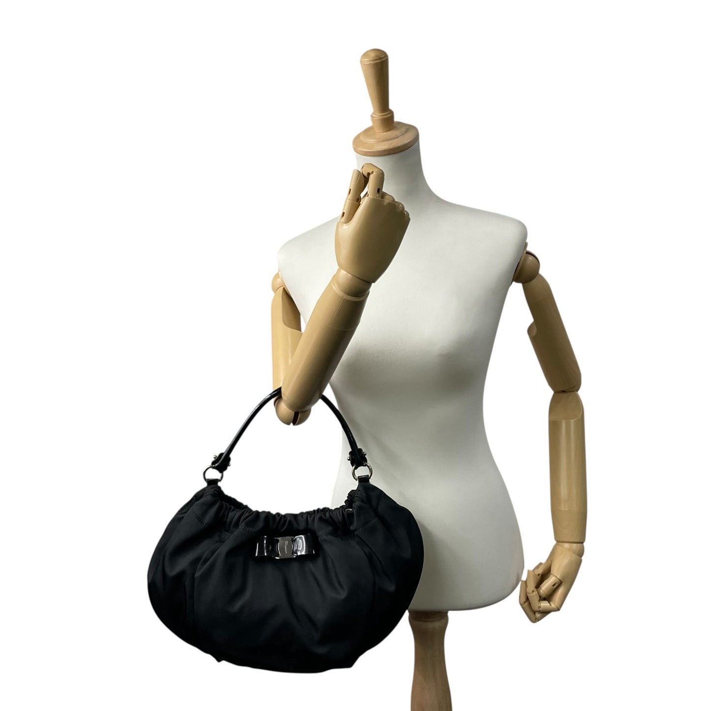 Salvatore Ferragamo サルヴァトーレ フェラガモ ヴァラ リボン トートバッグ ショルダーバッグ ナイロン パテントレザー ブラック 黒 ワンショルダー レディース K9