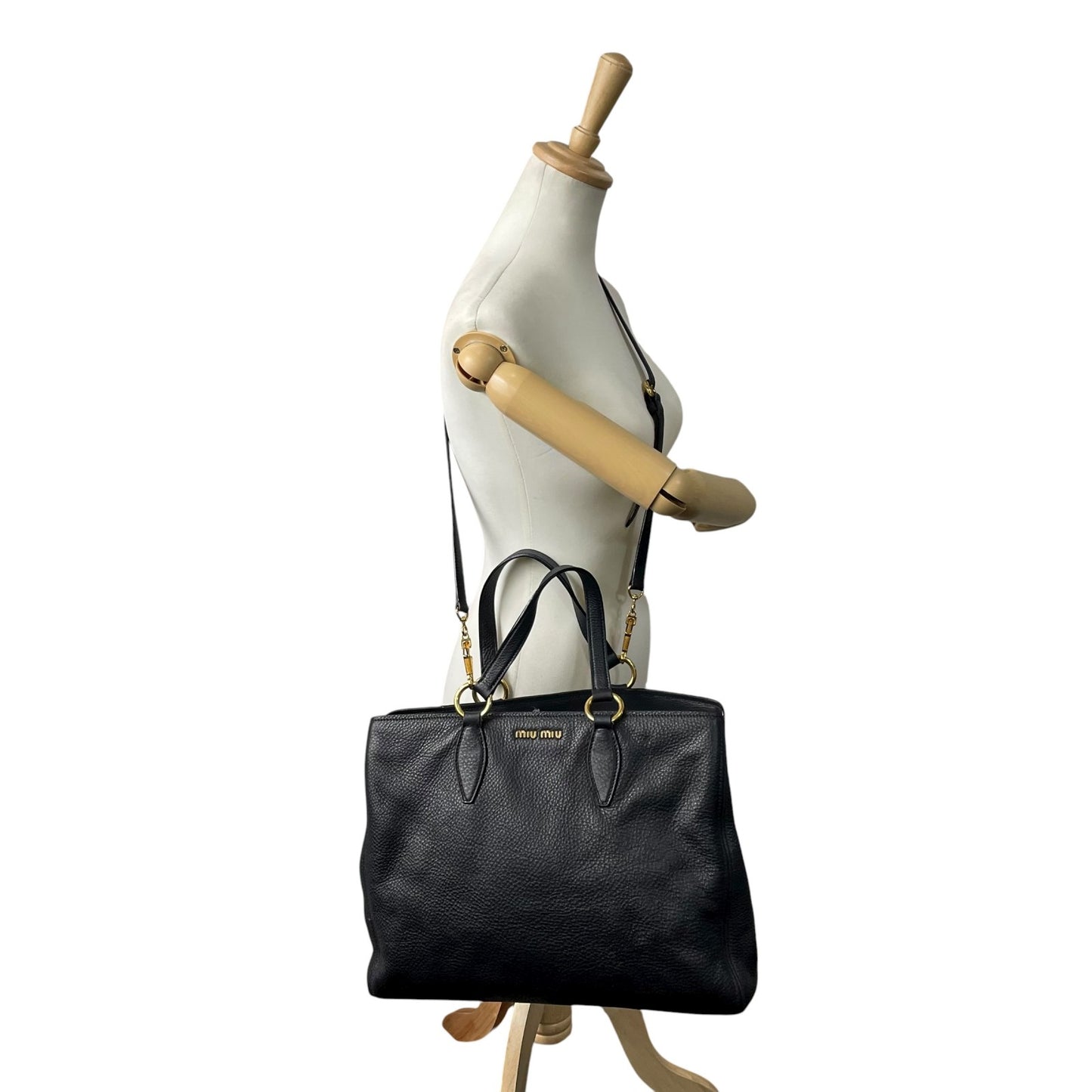 美品 ミュウミュウ MIU MIU レザー トートバッグ 2WAY ショルダー A4対応 黒 ブラック 金金具 ゴールド金具 D