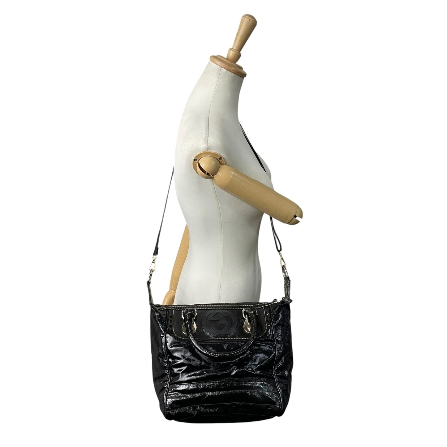 美品 グッチ GUCCI ハンドバッグ ショルダーバッグ ブラック 黒 2way パテントレザー インターロッキングG GGロゴ 手提げ 斜め掛け可 シルバー金具 レディース B2