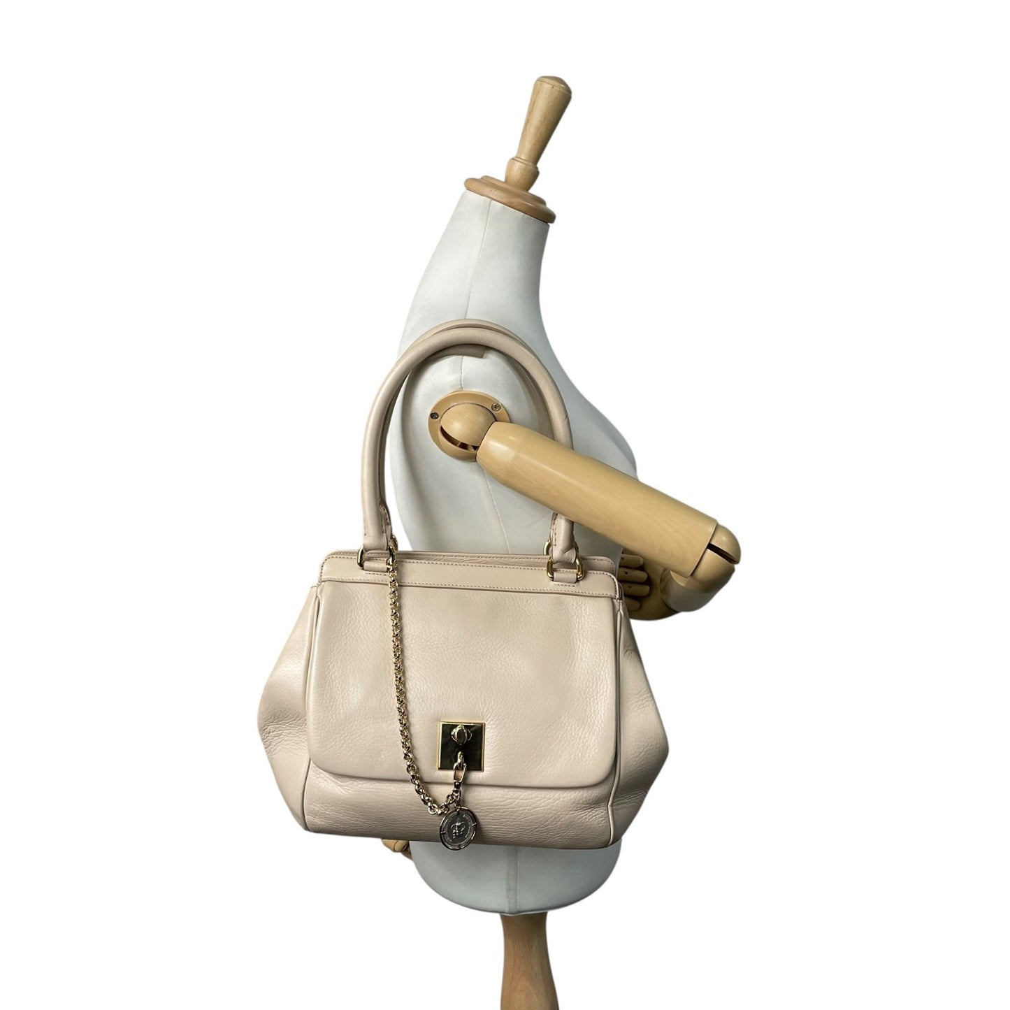 ドルチェ＆ガッバーナ Dolce&Gabbana ハンドバッグ SICILY シシリー ピンクベージュ レザー 肩掛け可 ゴールド金具 メダルタグ D&G ドルガバ ギャランティカード付き レディース D