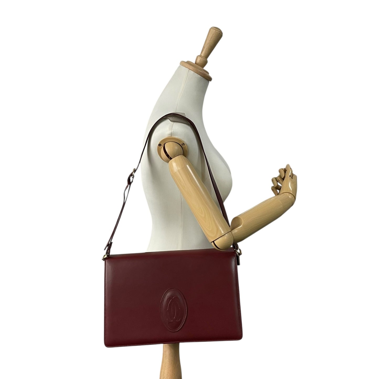 美品 Cartier カルティエ マストライン ショルダーバッグ レザー 赤 ボルドー ワインレッド フラップ開閉 ゴールド金具 肩掛け可 レディース 2Cモチーフ B5