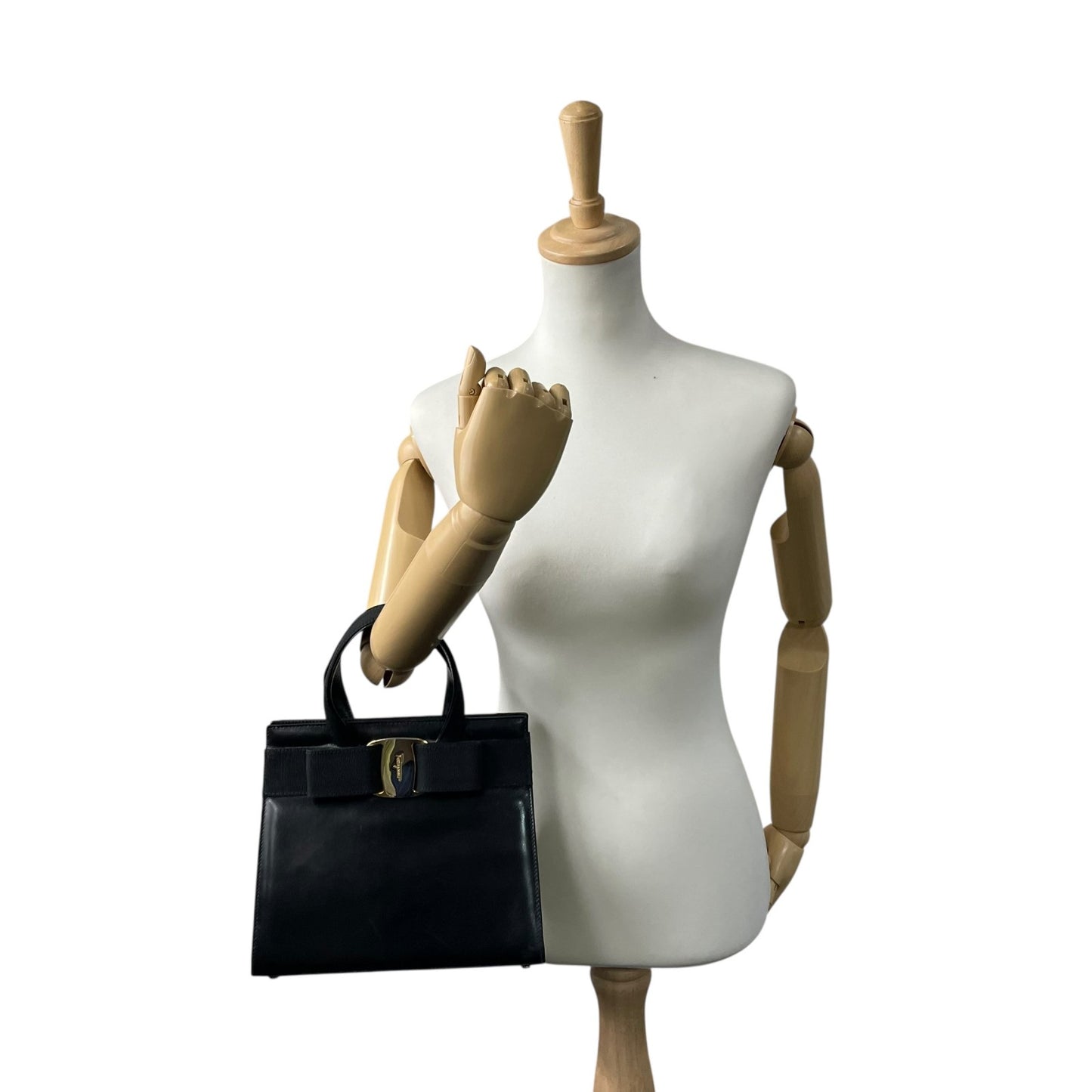 美品 サルヴァトーレ フェラガモ ハンドバッグ フォーマルバッグ ヴァラリボン 黒 ゴールド金具 自立 ブラック レザー 本革 ヴィンテージ B