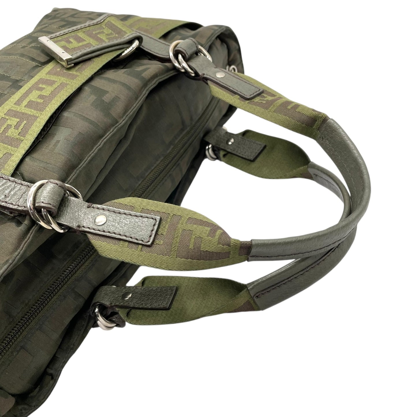 美品 FENDI フェンディ ズッカ柄 ナイロントート バッグ カーキ グリーン FF柄 ベルトデザイン シルバー金具 8BH143 ハンドバッグ レディース B1