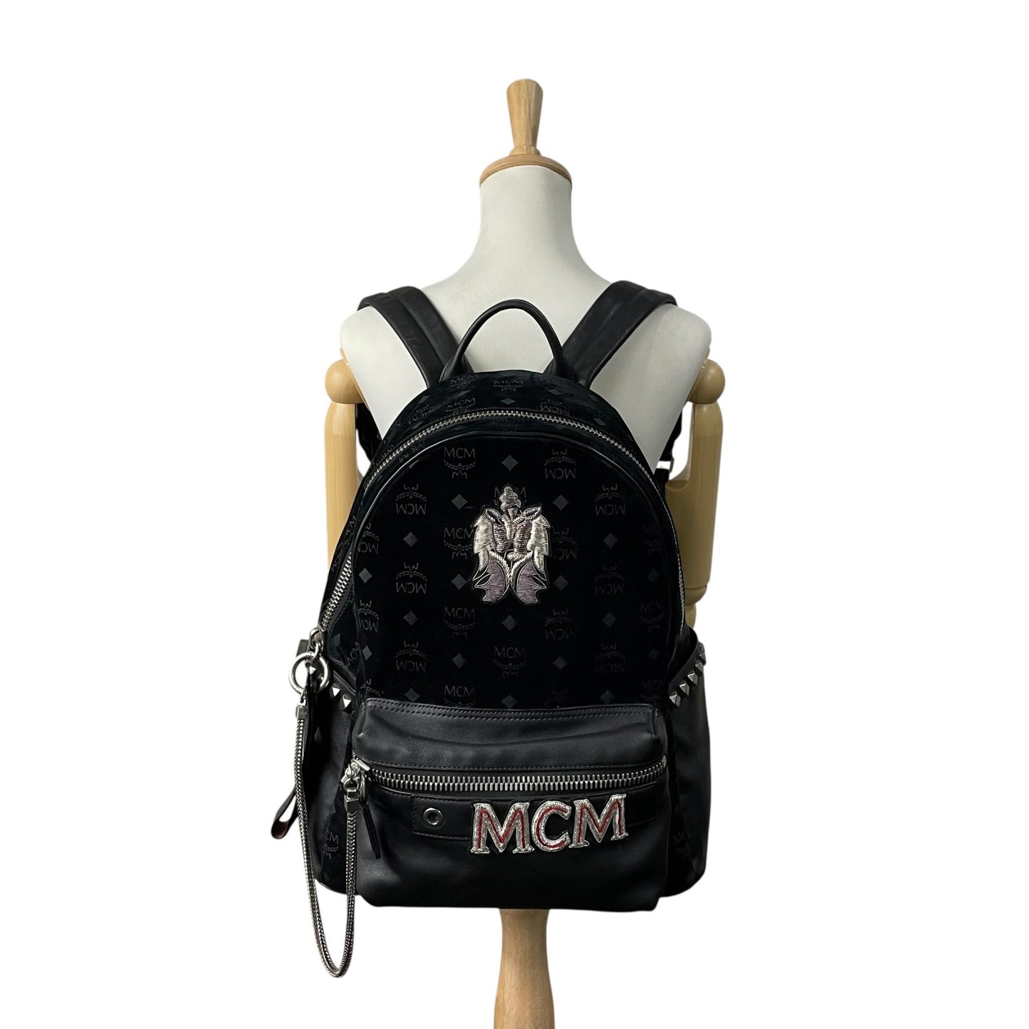 極美品 MCM エムシーエム バックパック リュック モノグラム ヴィセトス エンブレム刺繍 スタッズ付き レザー×ベルベット ブラック 黒 A