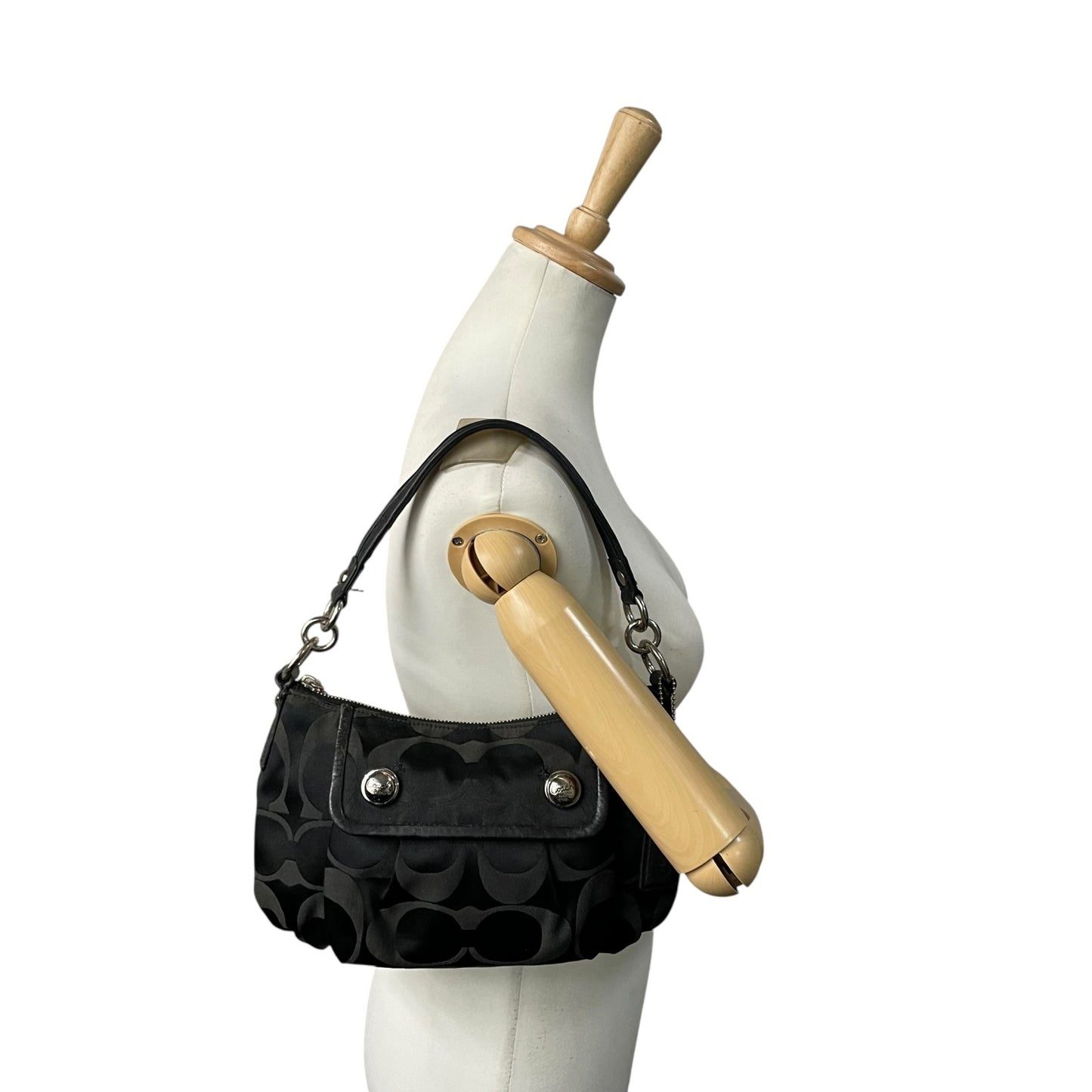 COACH コーチ ポピー シグネチャー 2WAY ショルダーバッグ ハンドバッグ 黒 ブラック キャンバス レザー シルバー金具 フラップポケット ファスナー開閉 肩掛け可 斜め掛け可 ホーボー レディース S30