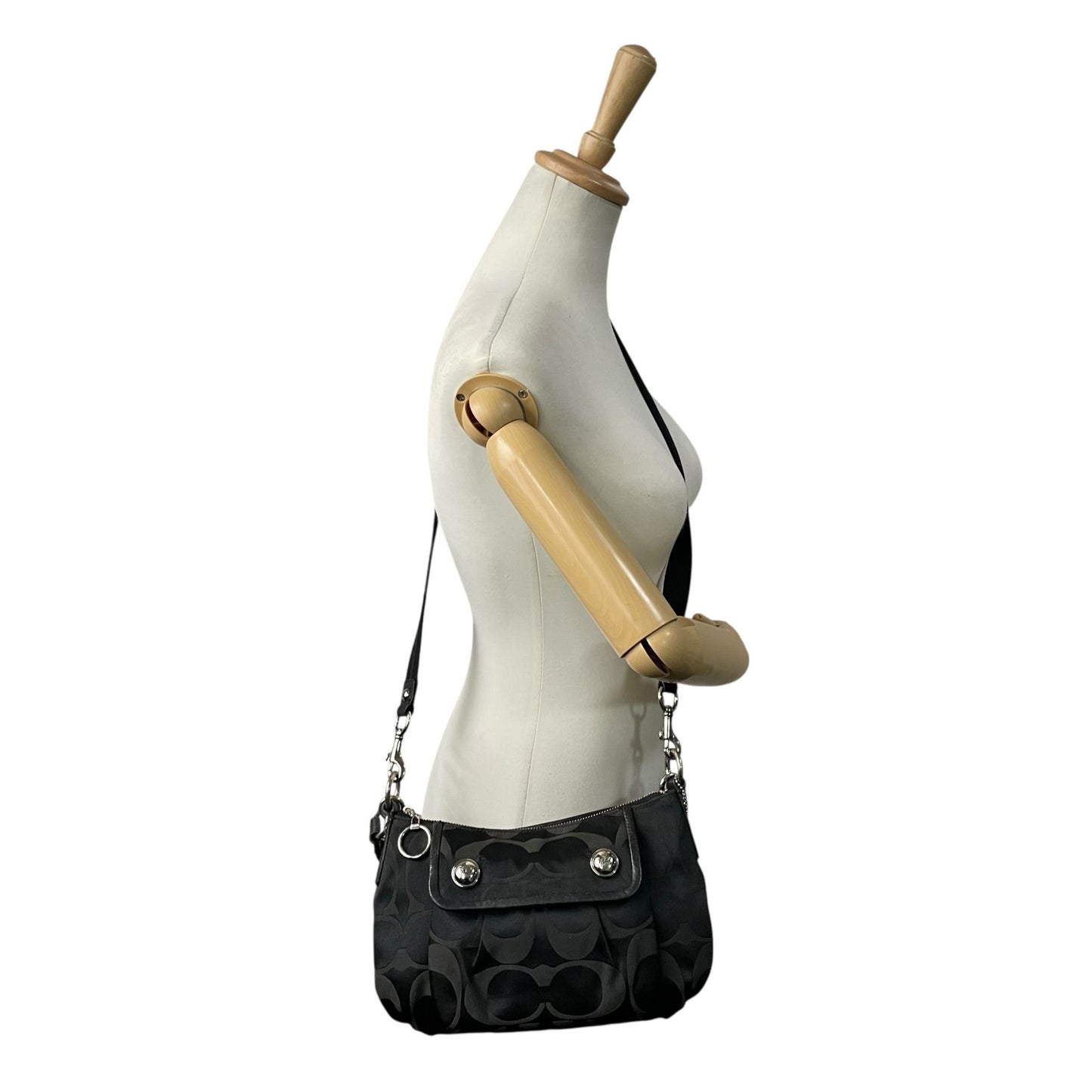 COACH コーチ ポピー シグネチャー 2WAY ショルダーバッグ ハンドバッグ 黒 ブラック キャンバス レザー シルバー金具 フラップポケット ファスナー開閉 肩掛け可 斜め掛け可 ホーボー レディース S30