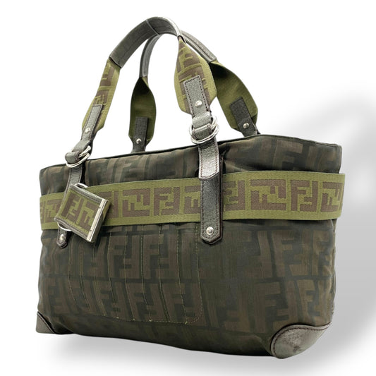 美品 FENDI フェンディ ズッカ柄 ナイロントート バッグ カーキ グリーン FF柄 ベルトデザイン シルバー金具 8BH143 ハンドバッグ レディース B1