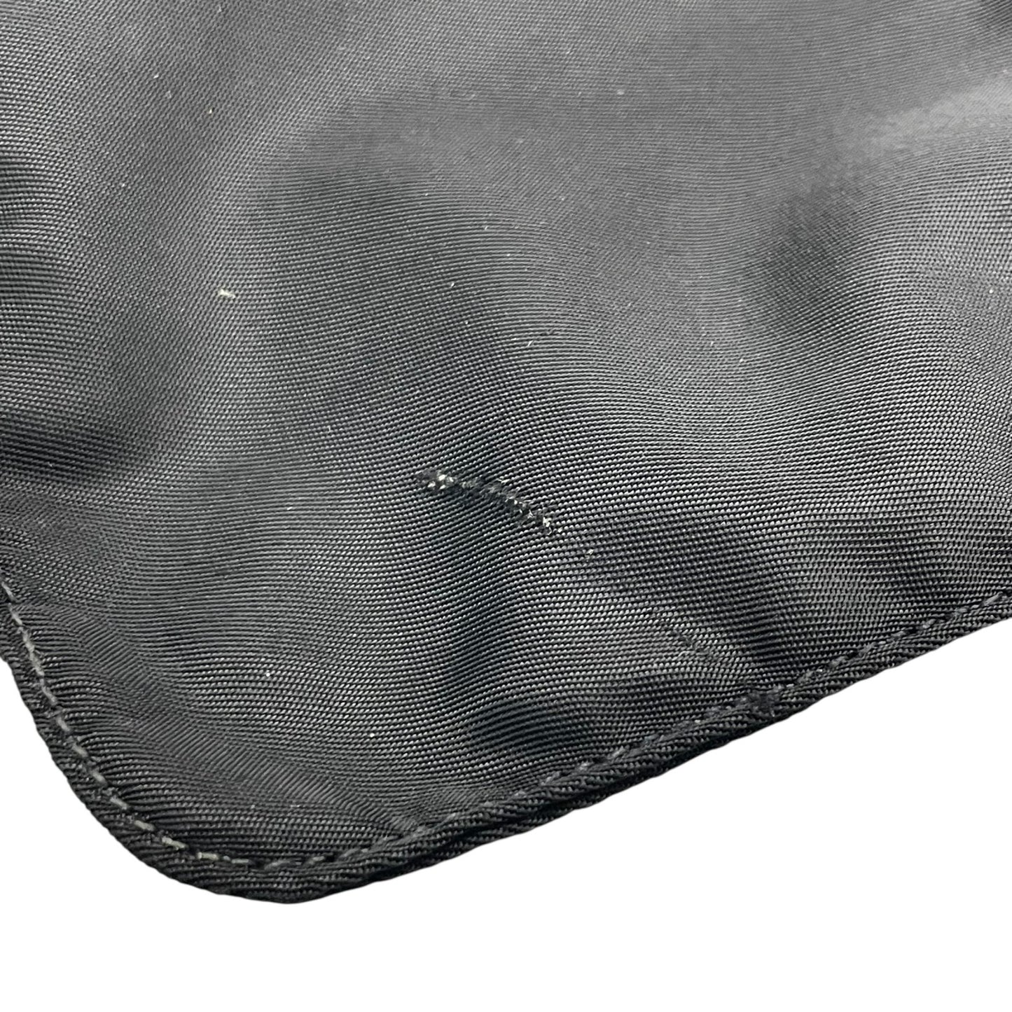 プラダ PRADA ナイロン ポーチ ミニバッグ ブラック 黒 三角ロゴプレート トライアングル ポーチ クラッチバッグ M3