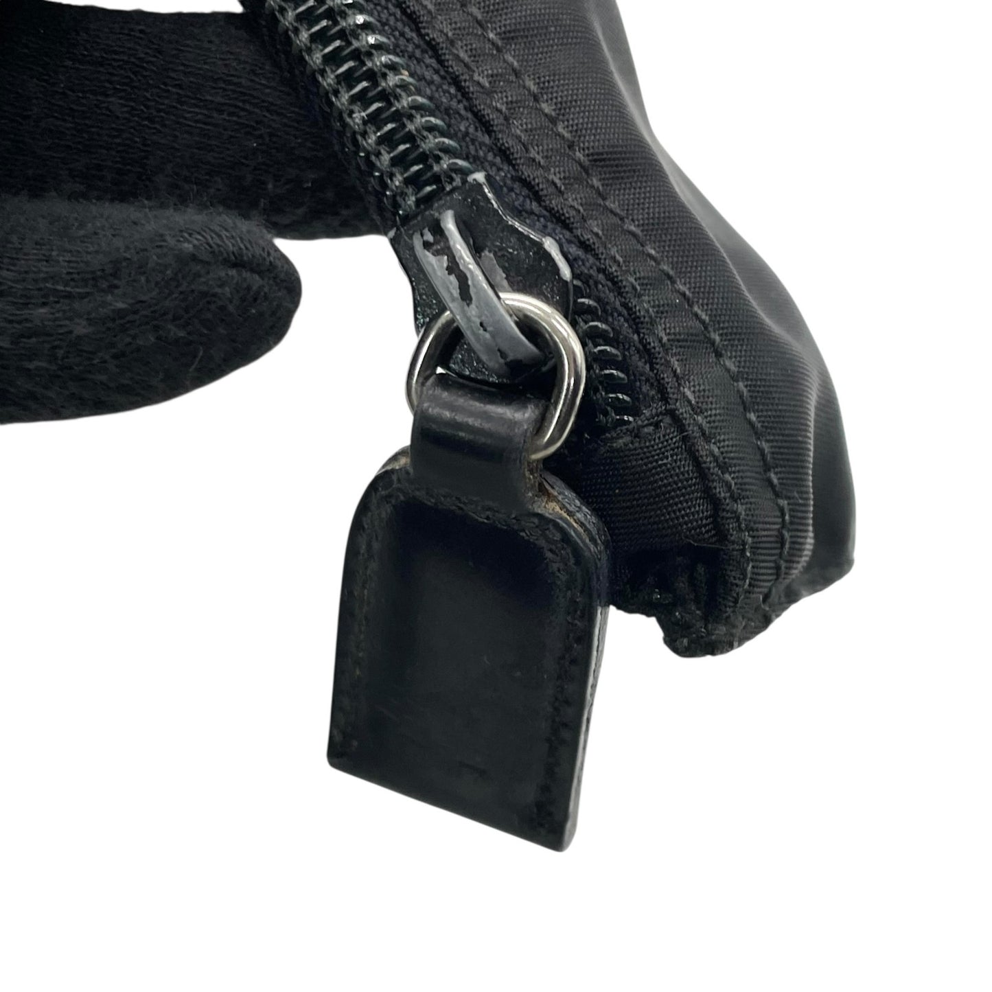 プラダ PRADA ナイロン ポーチ ミニバッグ ブラック 黒 三角ロゴプレート トライアングル ポーチ クラッチバッグ M3