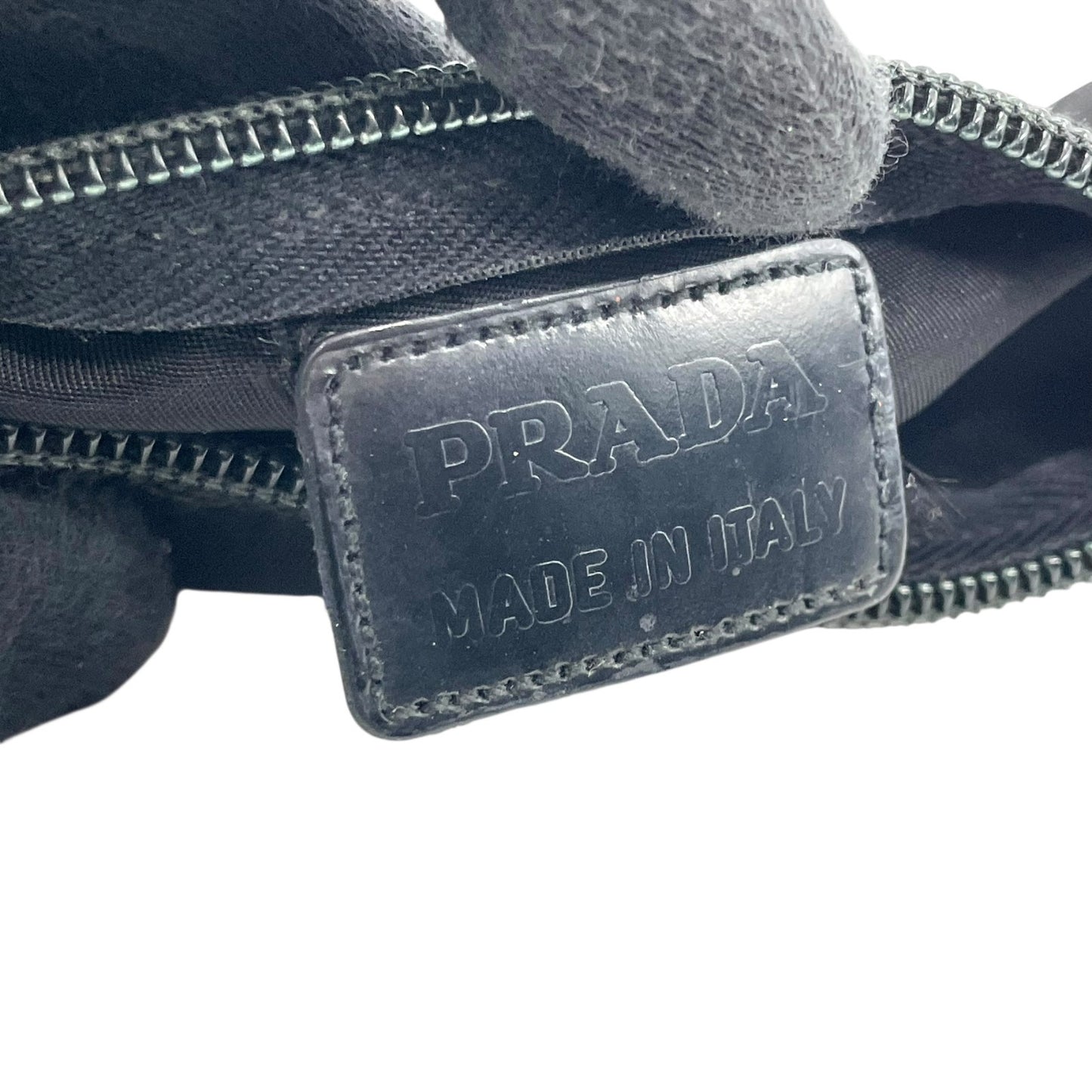 プラダ PRADA ナイロン ポーチ ミニバッグ ブラック 黒 三角ロゴプレート トライアングル ポーチ クラッチバッグ M3