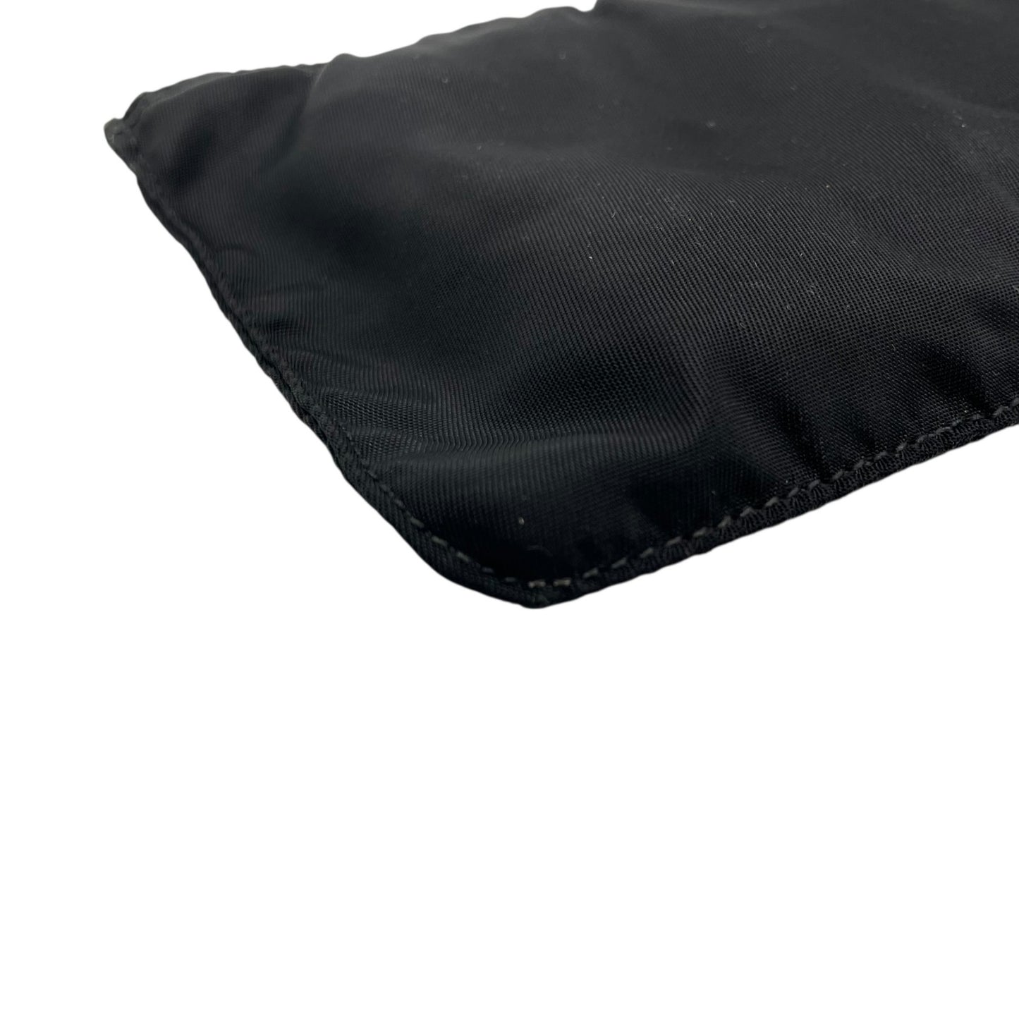 プラダ PRADA ナイロン ポーチ ミニバッグ ブラック 黒 三角ロゴプレート トライアングル ポーチ クラッチバッグ M3