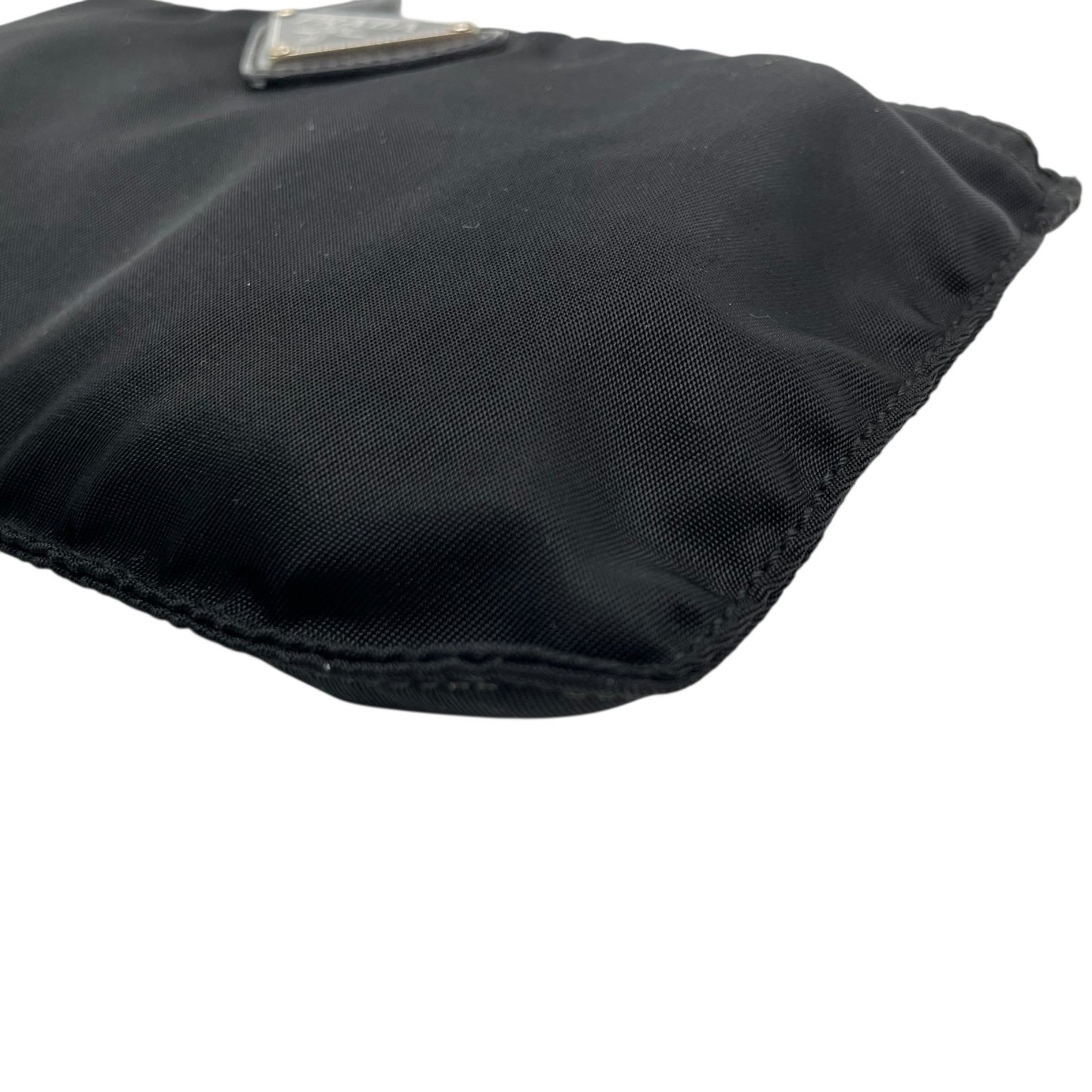 プラダ PRADA ナイロン ポーチ ミニバッグ ブラック 黒 三角ロゴプレート トライアングル ポーチ クラッチバッグ M3