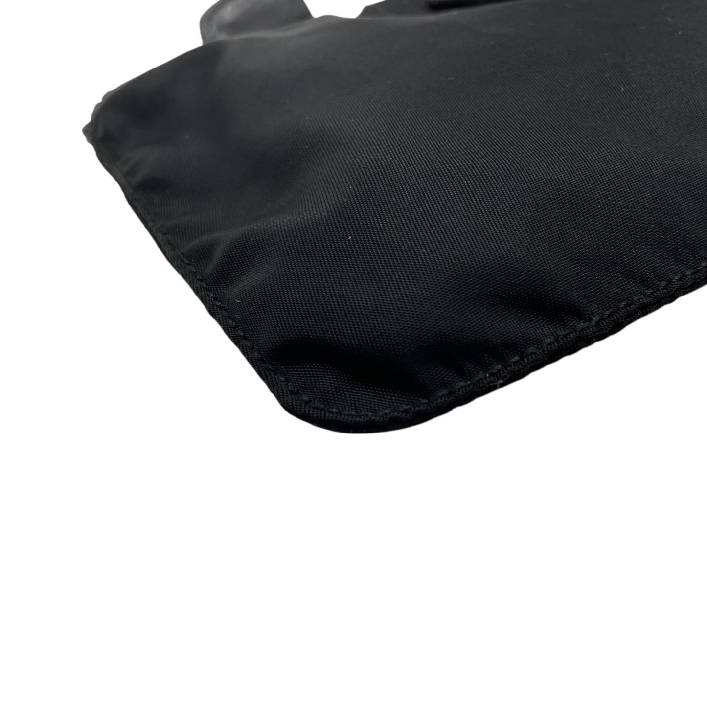 プラダ PRADA ナイロン ポーチ ミニバッグ ブラック 黒 三角ロゴプレート トライアングル ポーチ クラッチバッグ M3