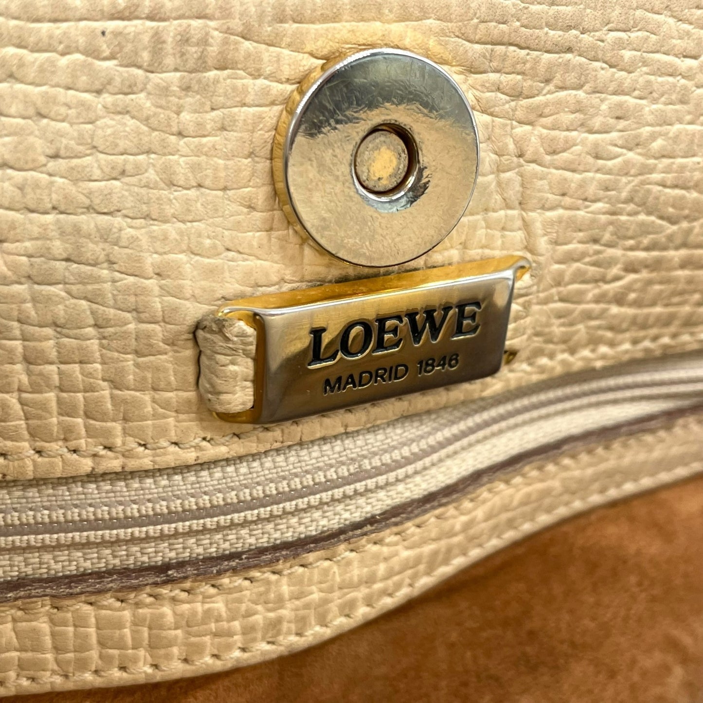 LOEWE ロエベ アナグラム エンボス レザー ハンドバッグ ベージュ ゴールド金具 トップハンドル クラシック レディース C