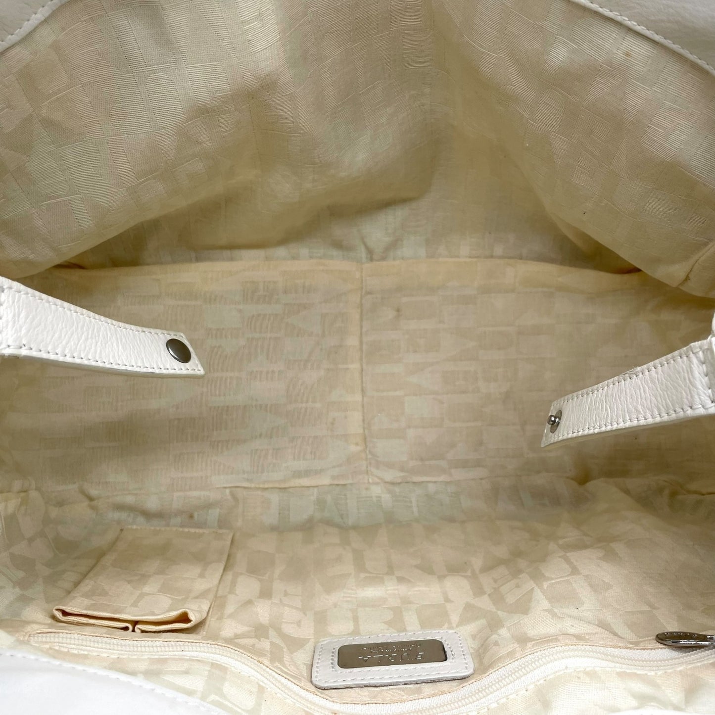 フルラ FURLA キルティング トートバッグ ホワイト 白 レザー タッセルチャーム付き ハンドバッグ S96