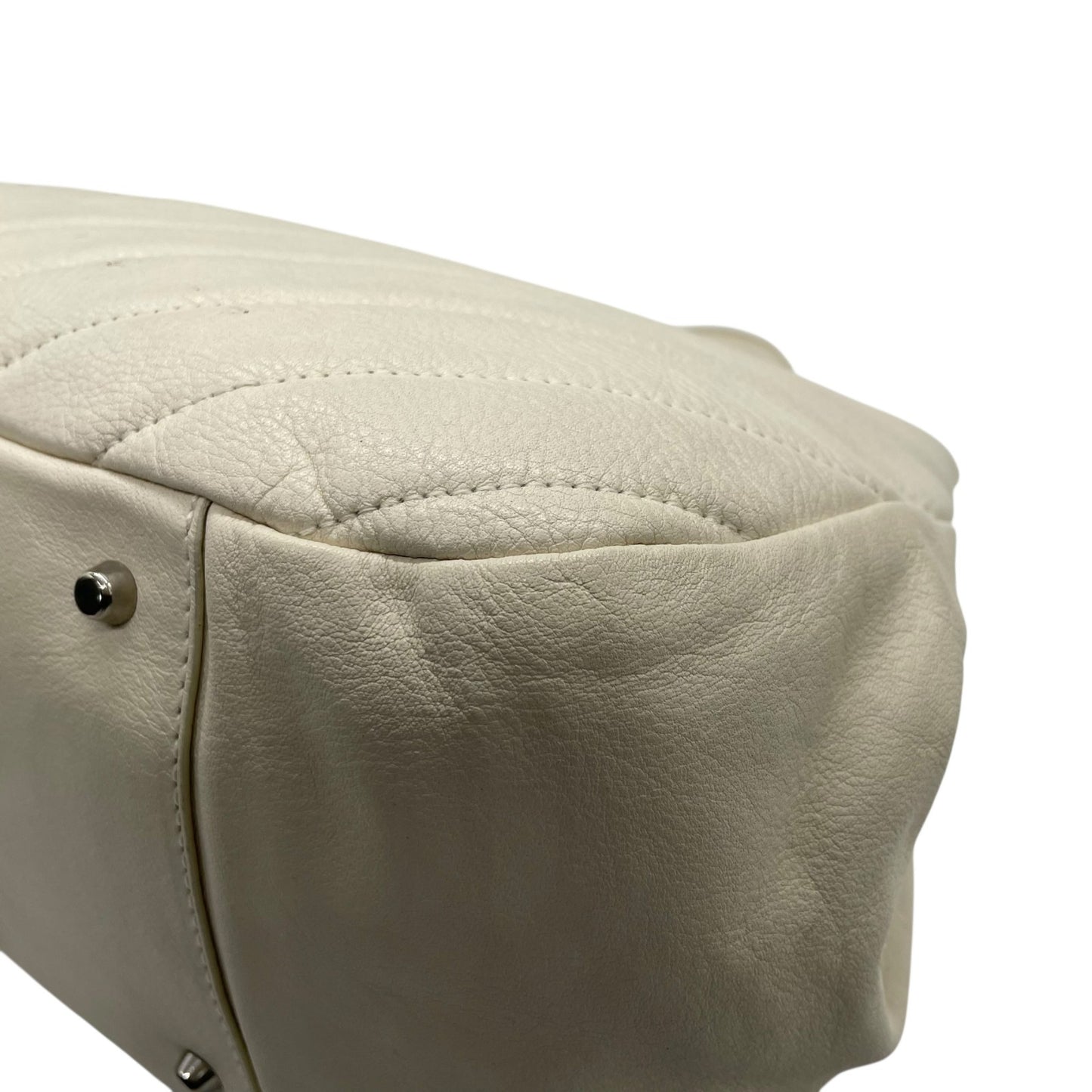 フルラ FURLA キルティング トートバッグ ホワイト 白 レザー タッセルチャーム付き ハンドバッグ S96