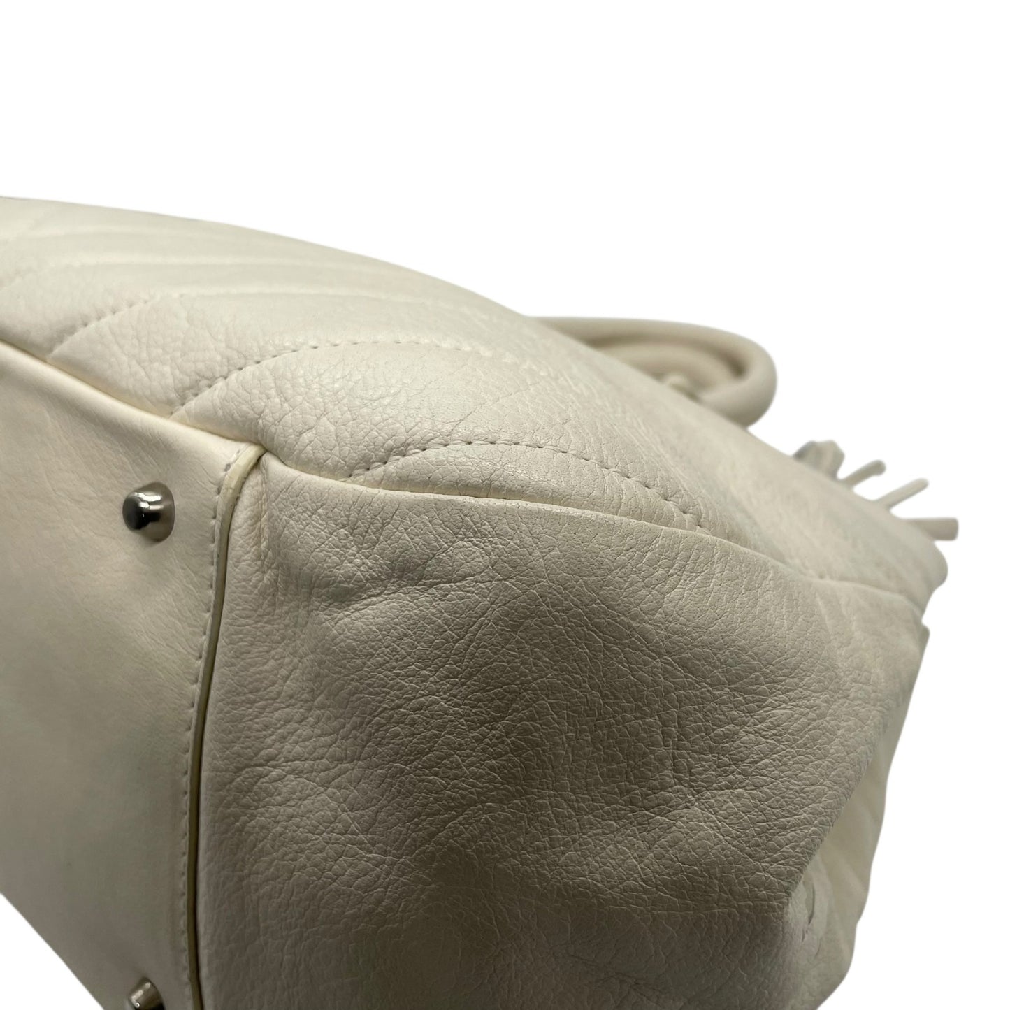 フルラ FURLA キルティング トートバッグ ホワイト 白 レザー タッセルチャーム付き ハンドバッグ S96