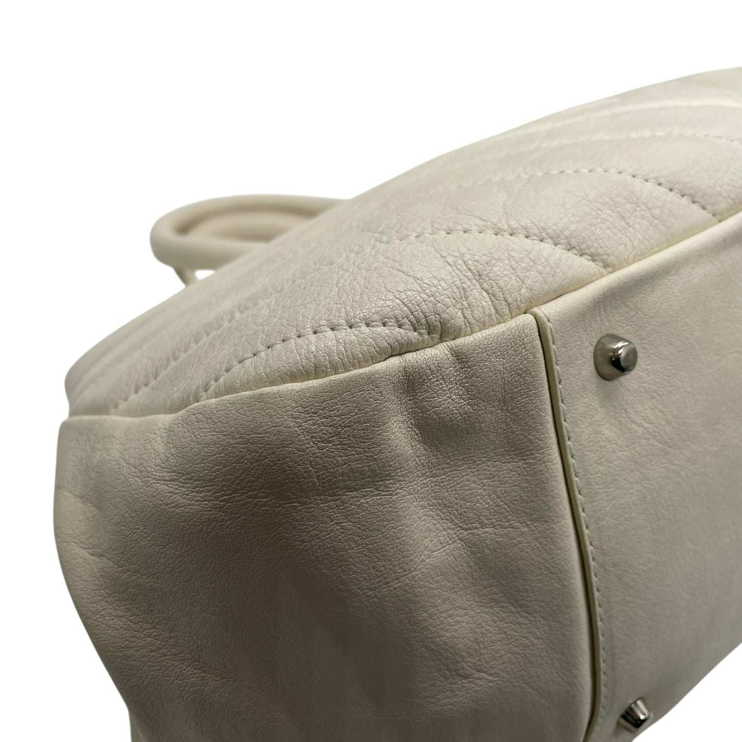 フルラ FURLA キルティング トートバッグ ホワイト 白 レザー タッセルチャーム付き ハンドバッグ S96