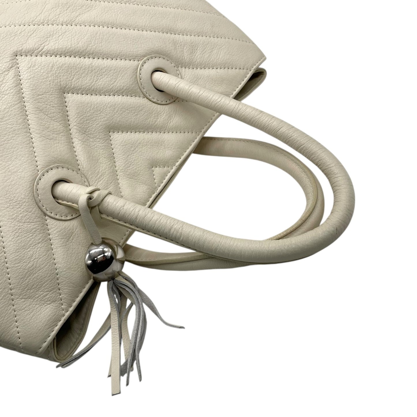 フルラ FURLA キルティング トートバッグ ホワイト 白 レザー タッセルチャーム付き ハンドバッグ S96