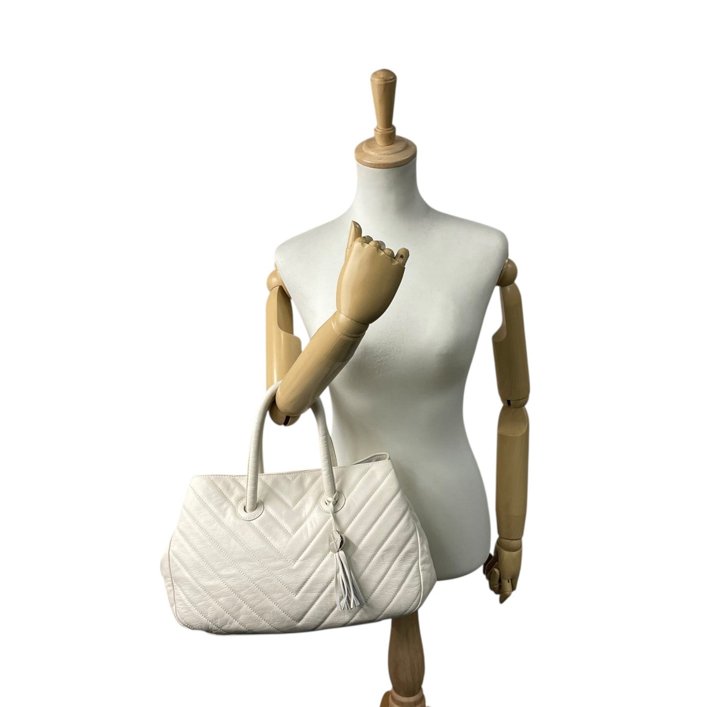 フルラ FURLA キルティング トートバッグ ホワイト 白 レザー タッセルチャーム付き ハンドバッグ S96