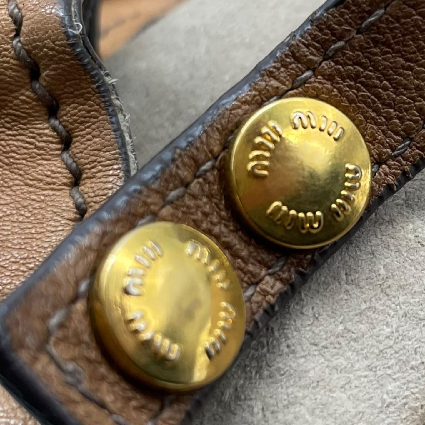 miu miu ミュウミュウ ヴィンテージ Y2K vintage archive レザー 2WAY ハンドバッグ ショルダーバッグ ブラウン ゴールド金具 フラップ レディース　c1