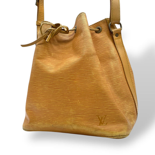 Louis Vuitton ルイヴィトン エピ プチノエ ショルダーバッグ ワンショルダー M44109 レザー イエロー 巾着型 ゴールド金具 バケットバッグ レディース D7