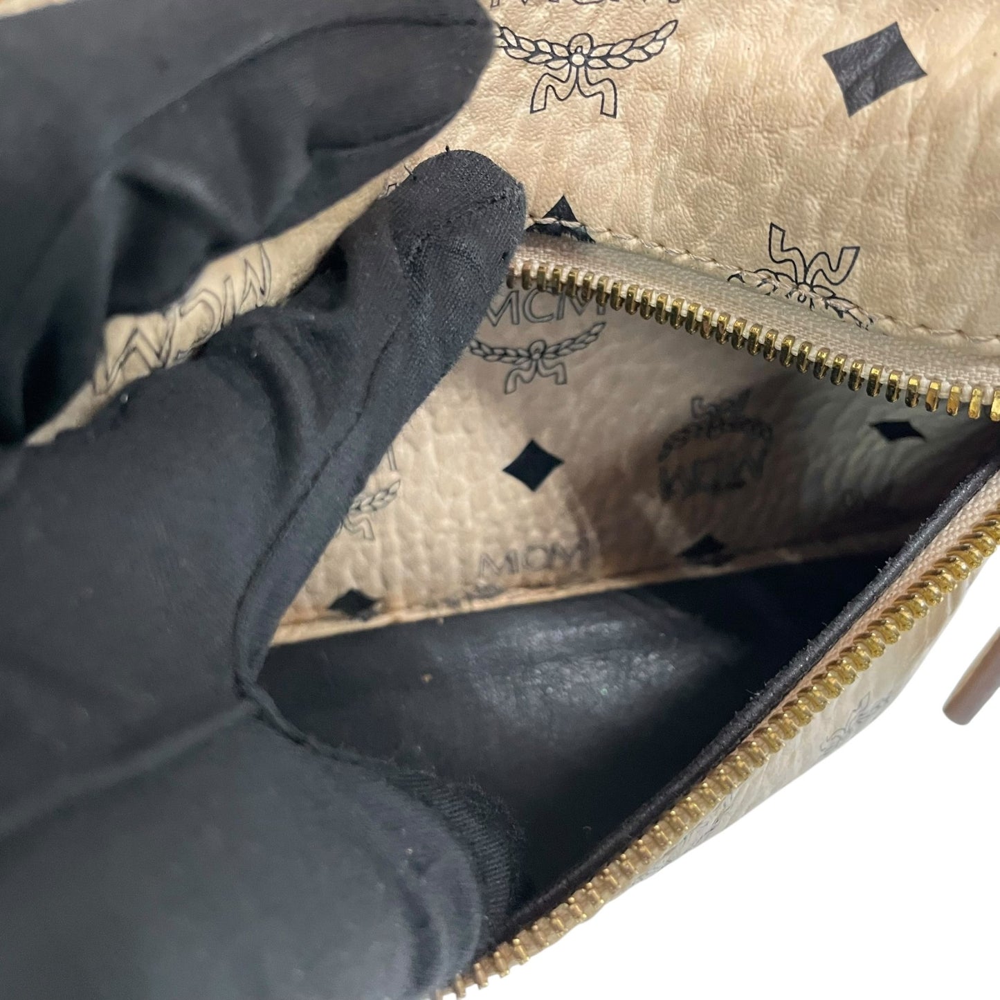 MCM ヴィセトス スタッズ バックパック リュック ベージュ ピンクベージュ ゴールド金具 モノグラム ロゴ