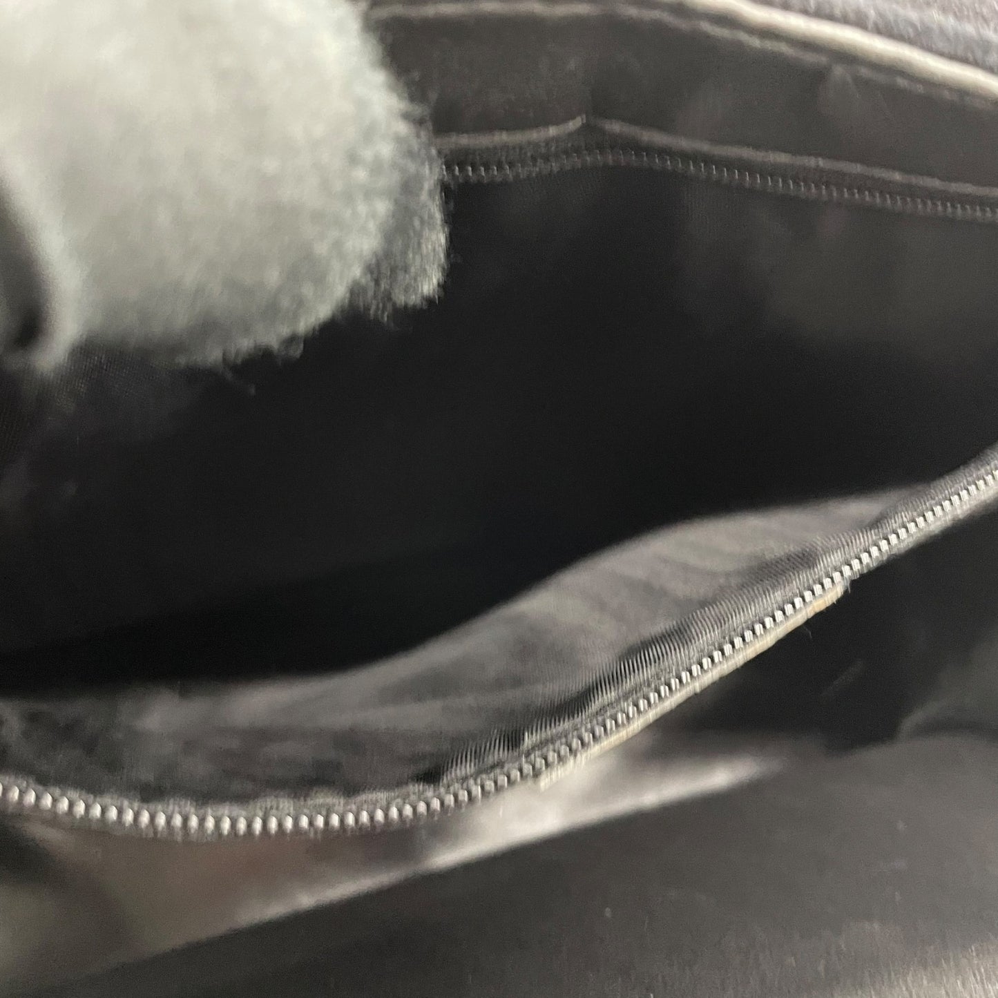 FENDI フェンディ ハンドバッグ スエード レザー ブラック ゴールド金具 トップハンドル フォーマル エレガント レディース K4
