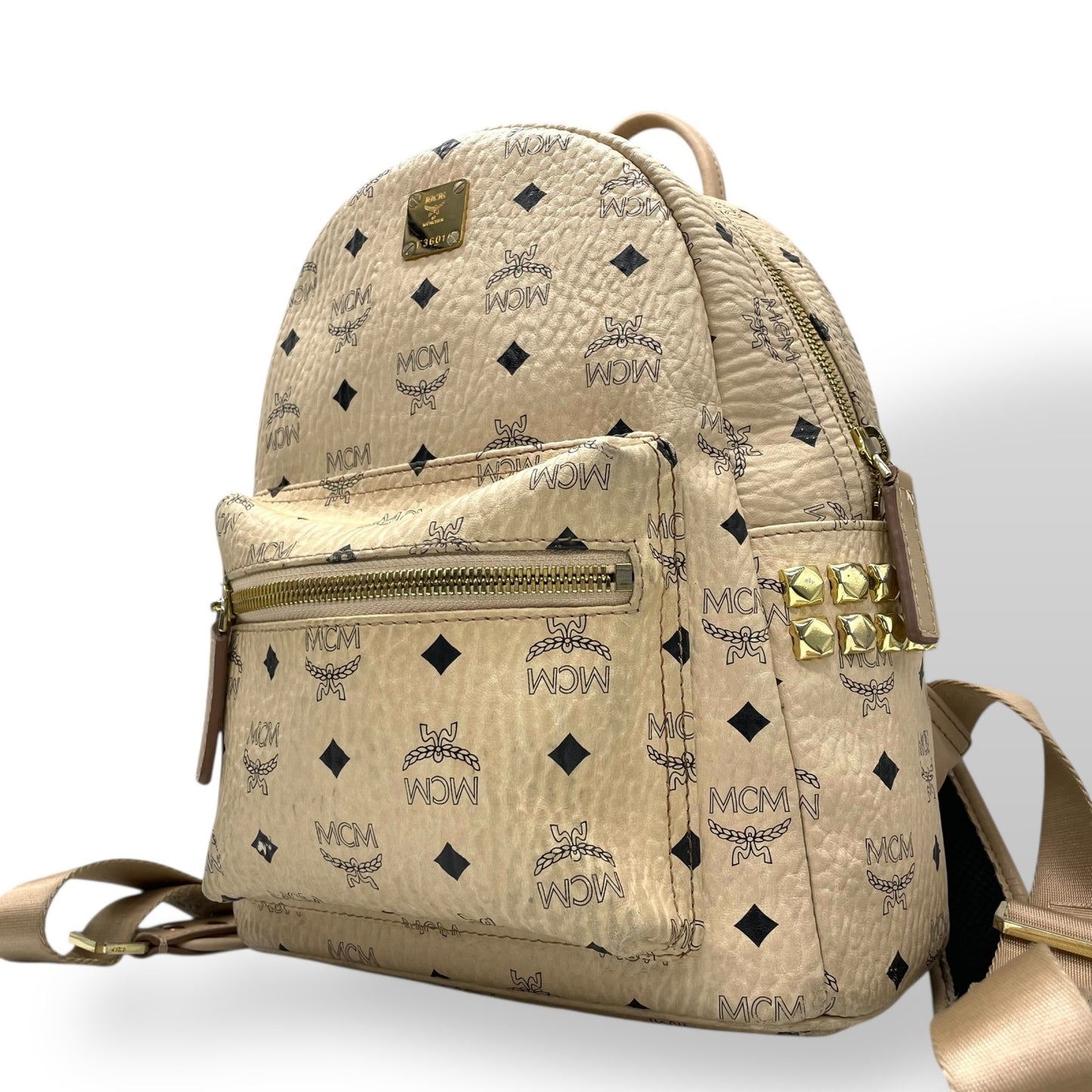 MCM ヴィセトス スタッズ バックパック リュック ベージュ ピンクベージュ ゴールド金具 モノグラム ロゴ