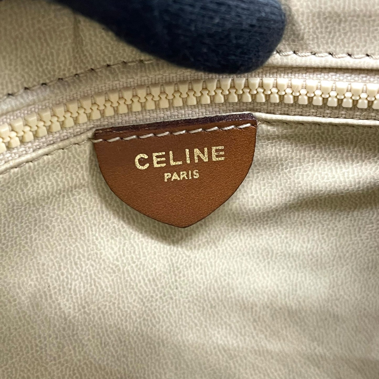 CELINE ヴィンテージ マカダムロゴ レザーショルダーバッグ M06 アイボリー×ブラウン ゴールド金具 クロスボディ オールドセリーヌ C3