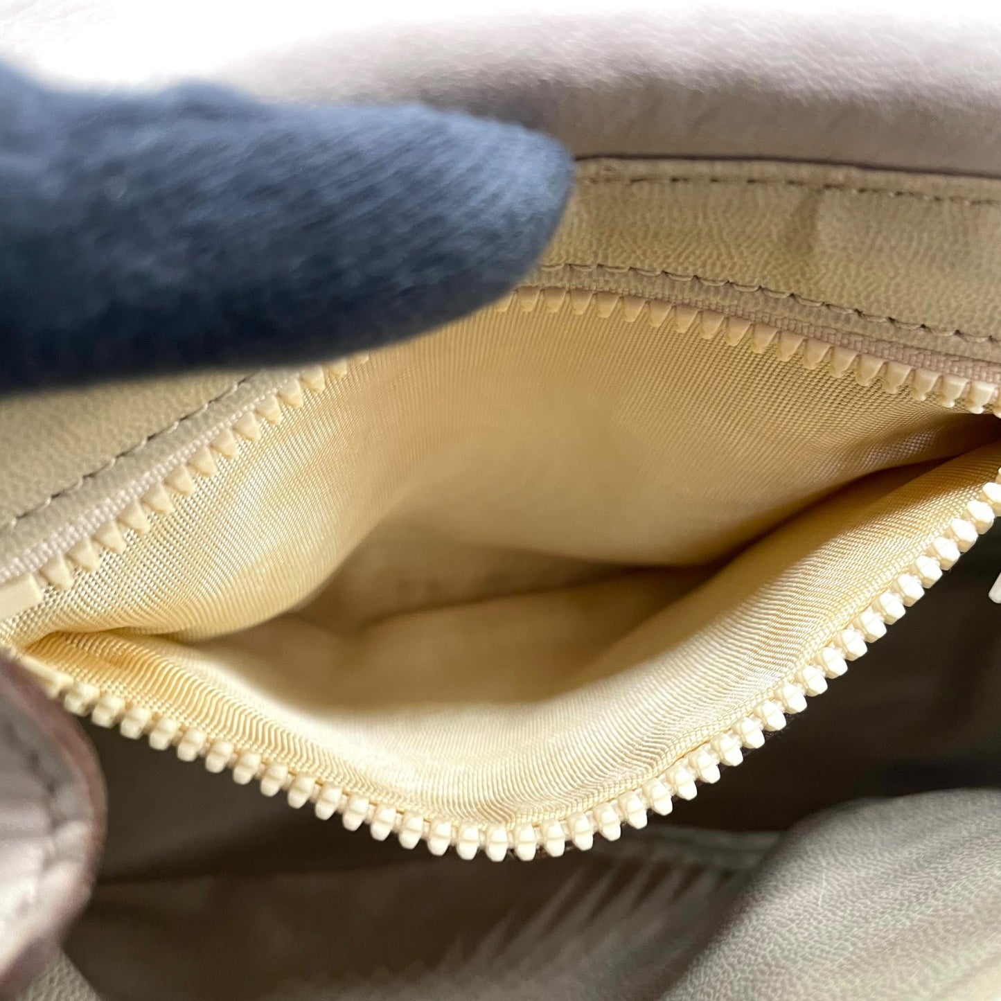 CELINE ヴィンテージ マカダムロゴ レザーショルダーバッグ M06 アイボリー×ブラウン ゴールド金具 クロスボディ オールドセリーヌ C3