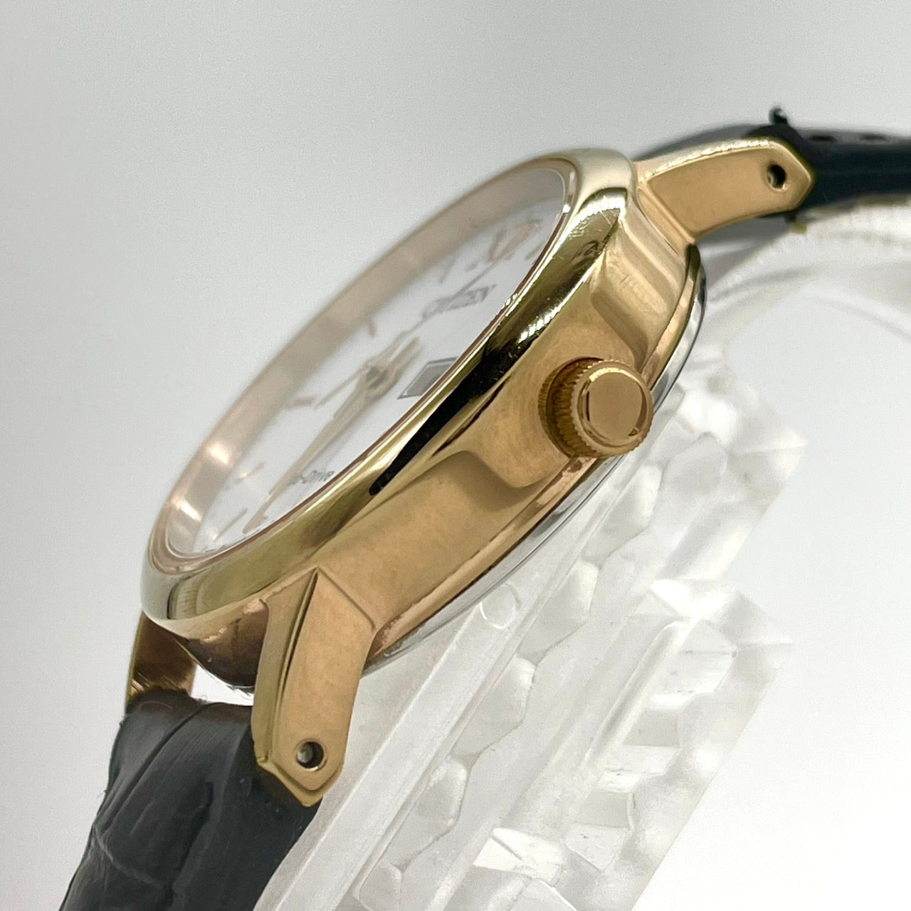 【稼働品/美品】 CITIZEN シチズン エコドライブ レディース 腕時計 E001-S107296 ソーラーウォッチ ゴールドケース 白文字盤 黒レザーベルト デイデイト カレンダー付 クラシック エレガント アナログ クリーニング済 CITIZEN G4